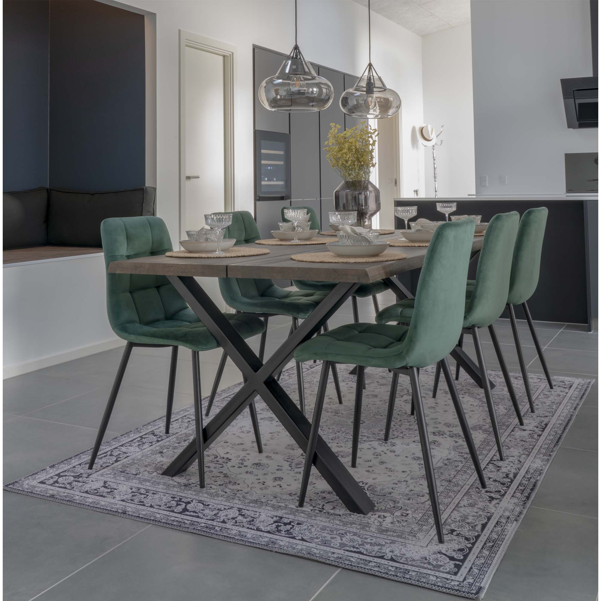 MIDDELFART DINING CHAIR VELVET DONKERGROEN | ZWARTE POTEN (SET VAN 2)