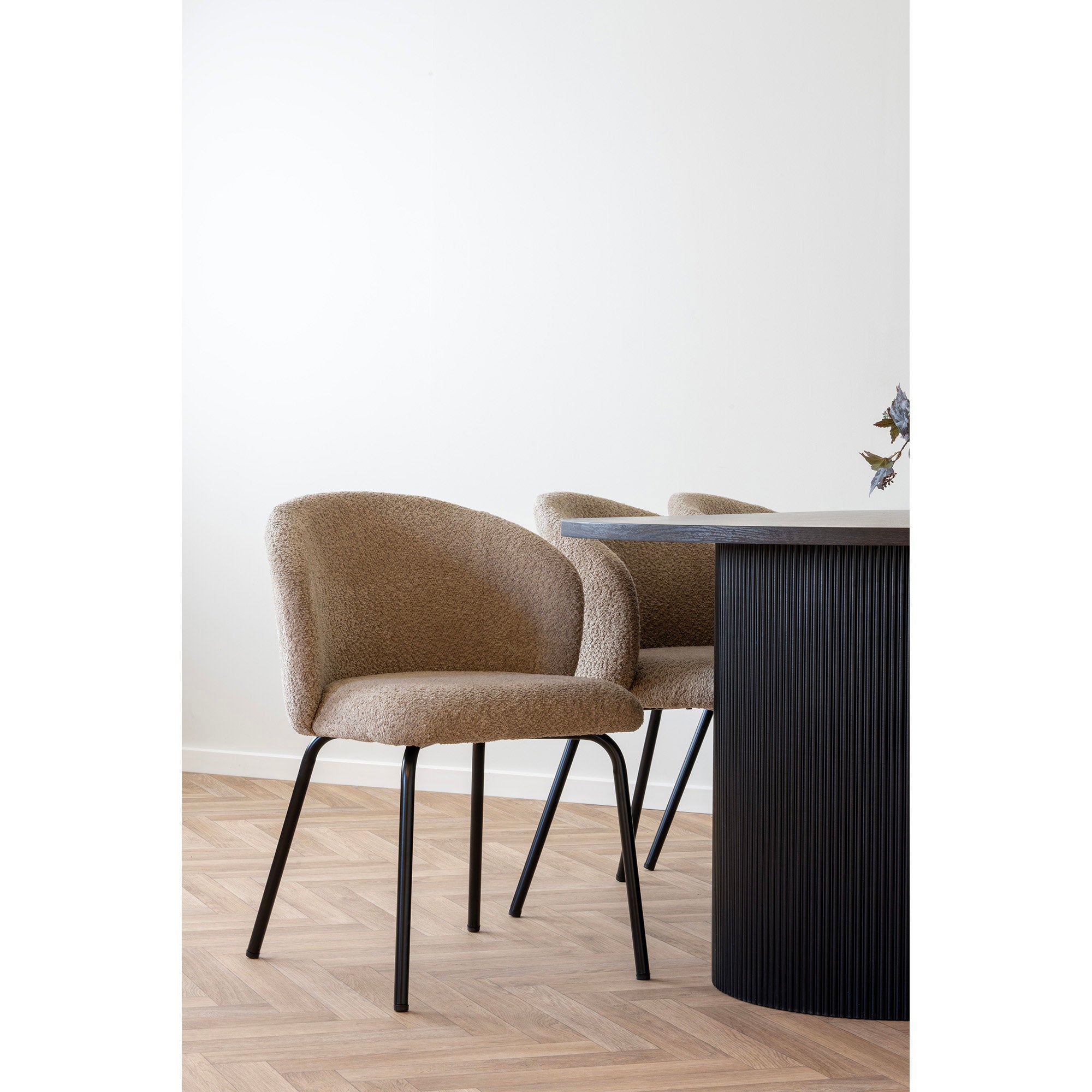 SAFIRA ESSTISCHSTUHL BOUCLÉ BEIGE | SCHWARZE BEINE (2ER-SET)