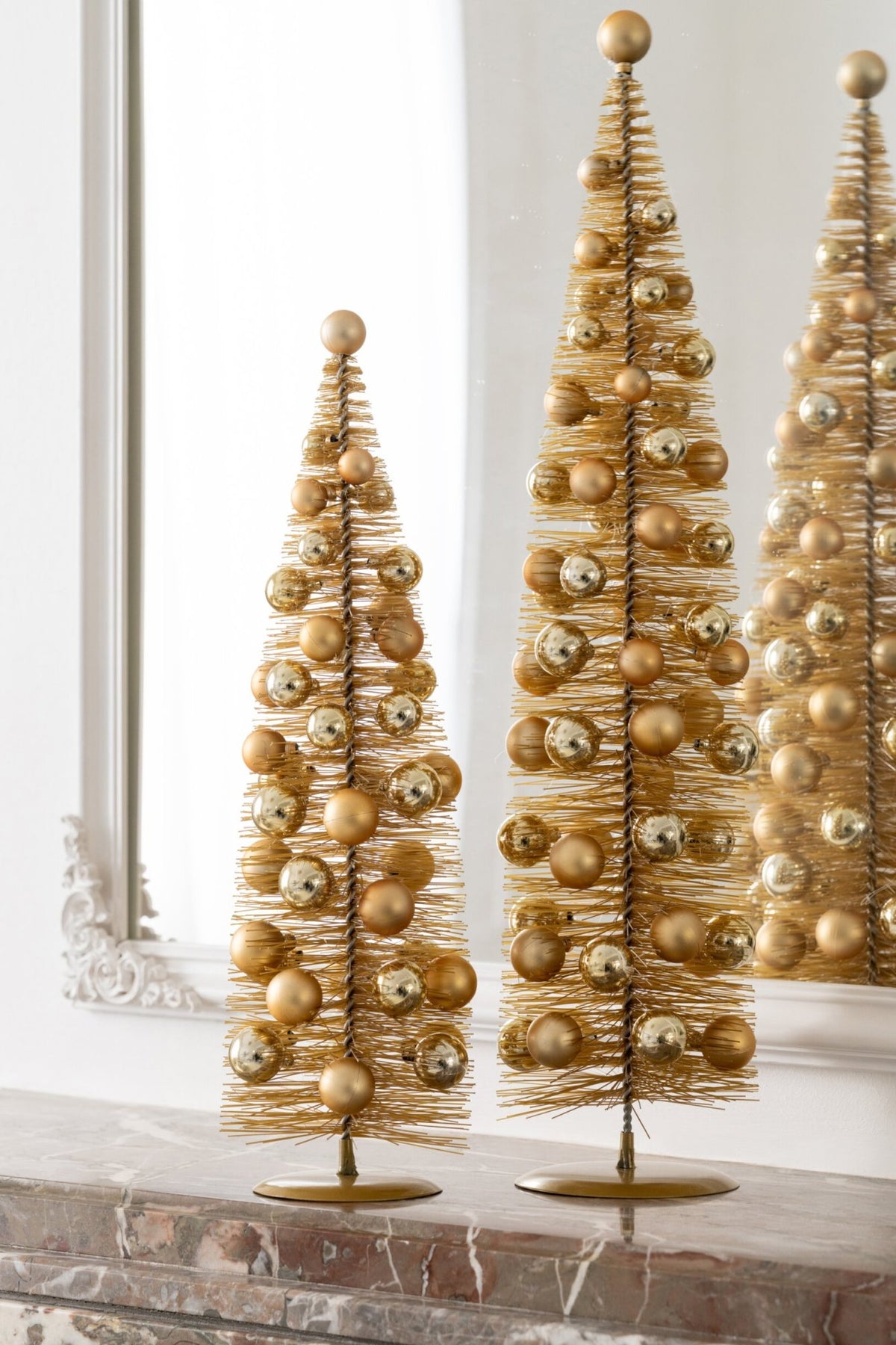Kerstboom met kerstballen klein – kunststof en ijzer, goud, 45 cm