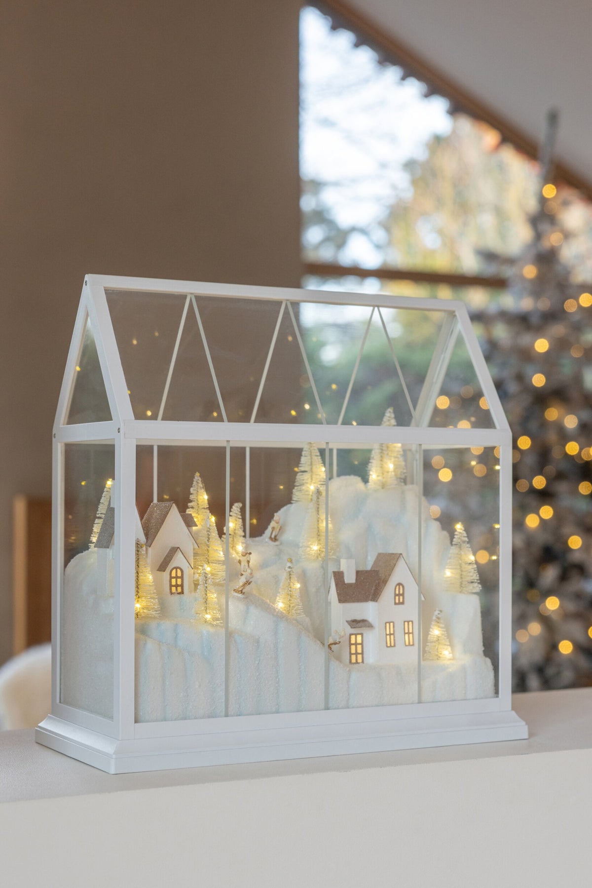 Kerstdorp met LED groot – glas en kunststof, wit en goud, 33×15×33 cm