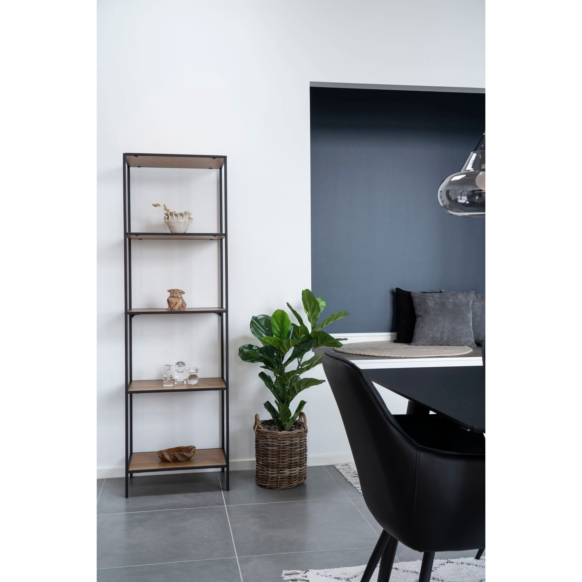 Vita kast met 5 planken in eiken look met zwart frame