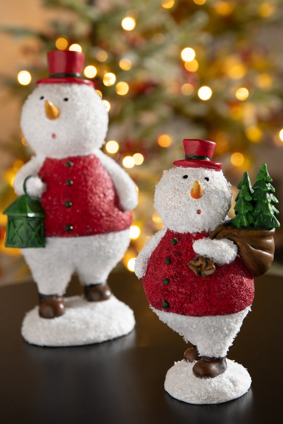 Sneeuwpop met boom en lantaarn groot – set van 2, polyresin, meerkleurig, 24 cm