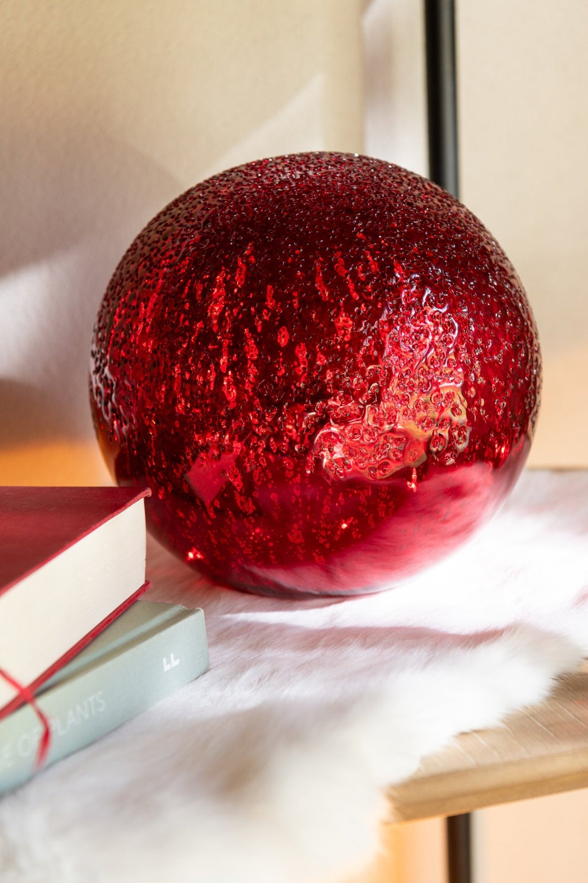 Kerstbal LED craquelé groot – glas, kerstrood, Ø20 cm