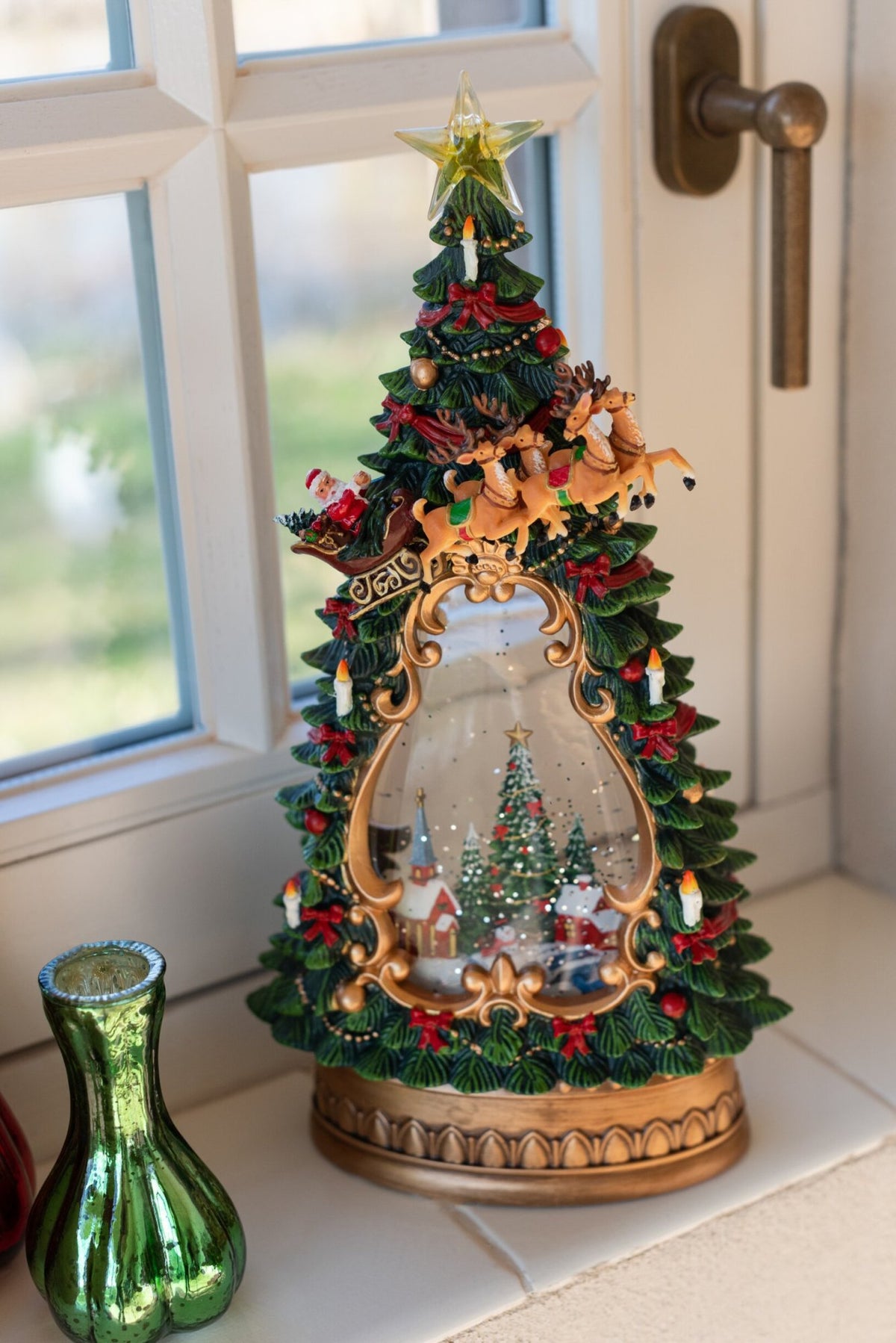Kerstboom met dorpje en verlichting – kunststof en polyresin, meerkleurig, 33,5 cm