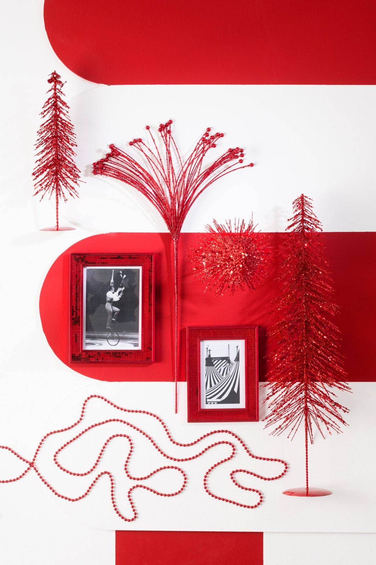 Decoratieve tak – kralen en ijzer, kerstrood, 60 cm