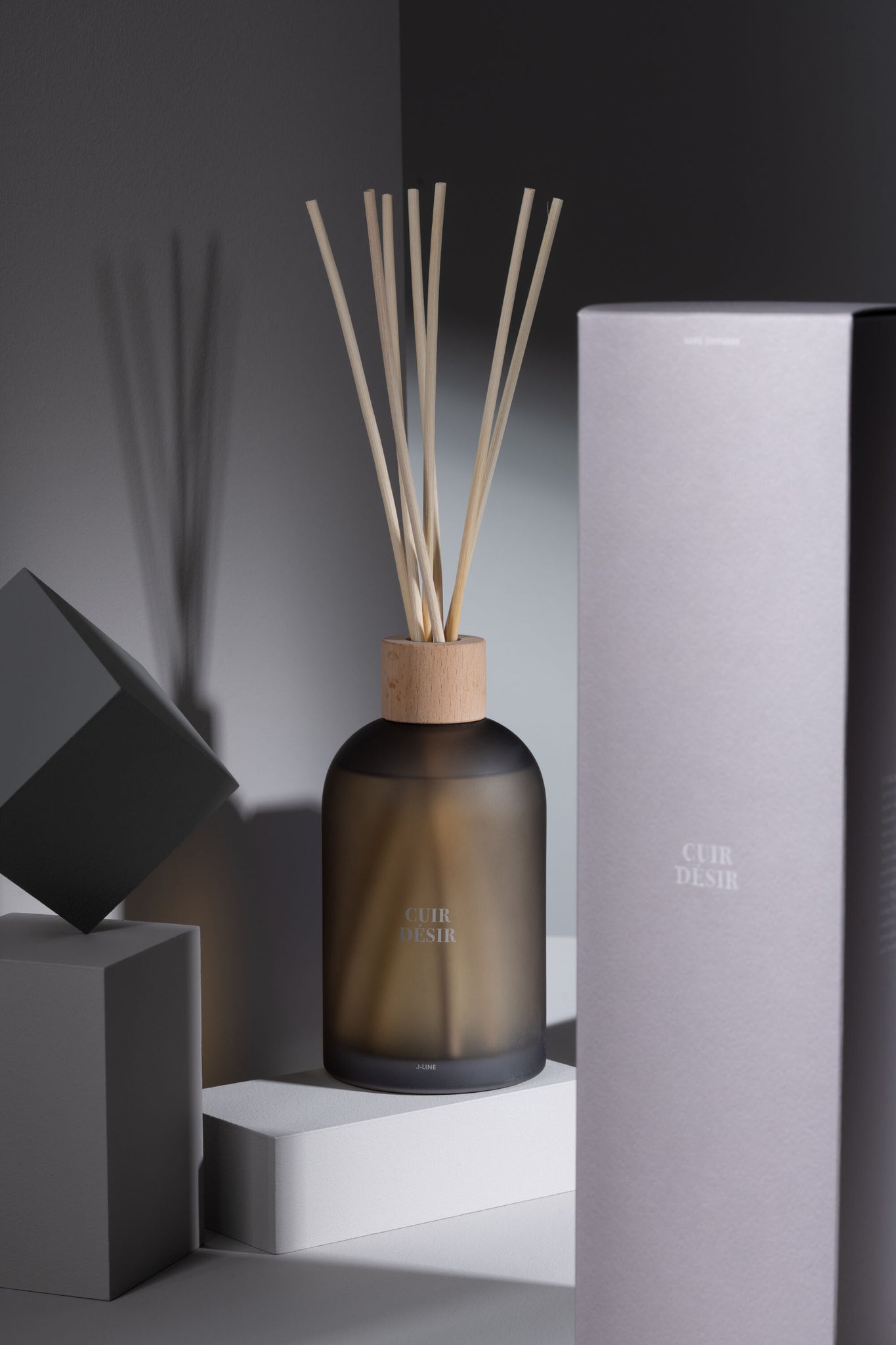 Reed Diffuser Accords Essentiels Cuir Desir-550Ml