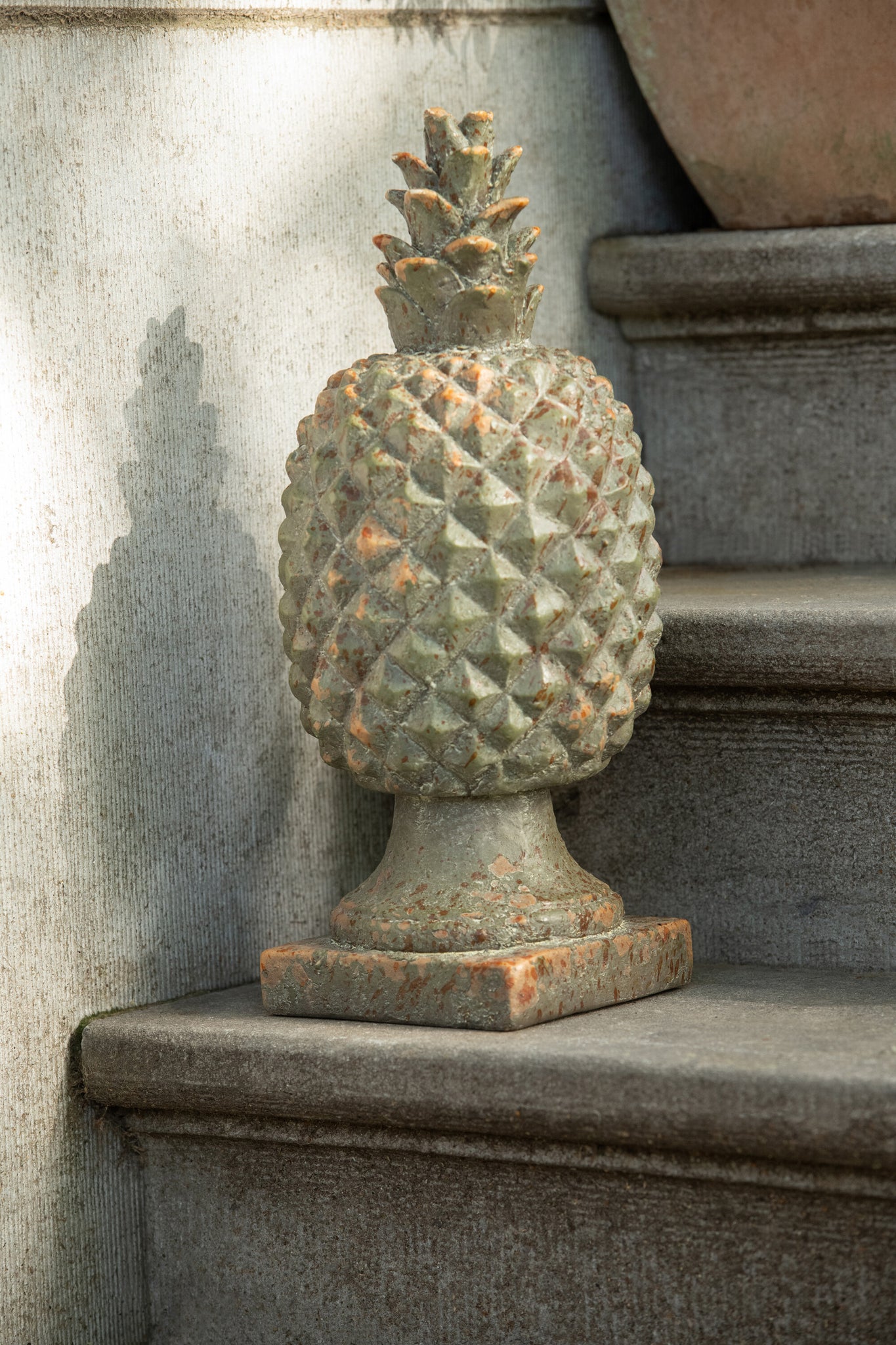 Pineapple Antique Outdoor Magnesium Dark Green