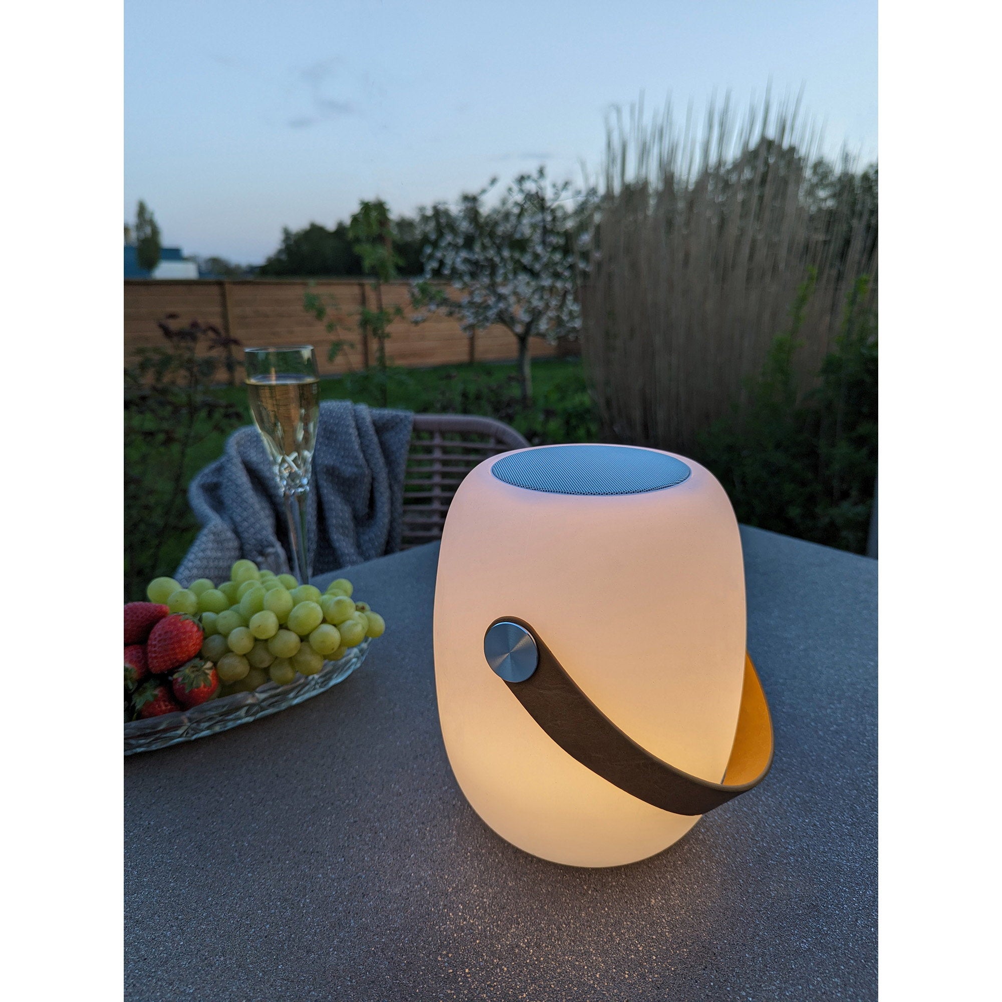 Cardiff LED Lampe – Lampe mit Gurt, Bluetooth-Lautsprecher, wiederaufladbar, weiß