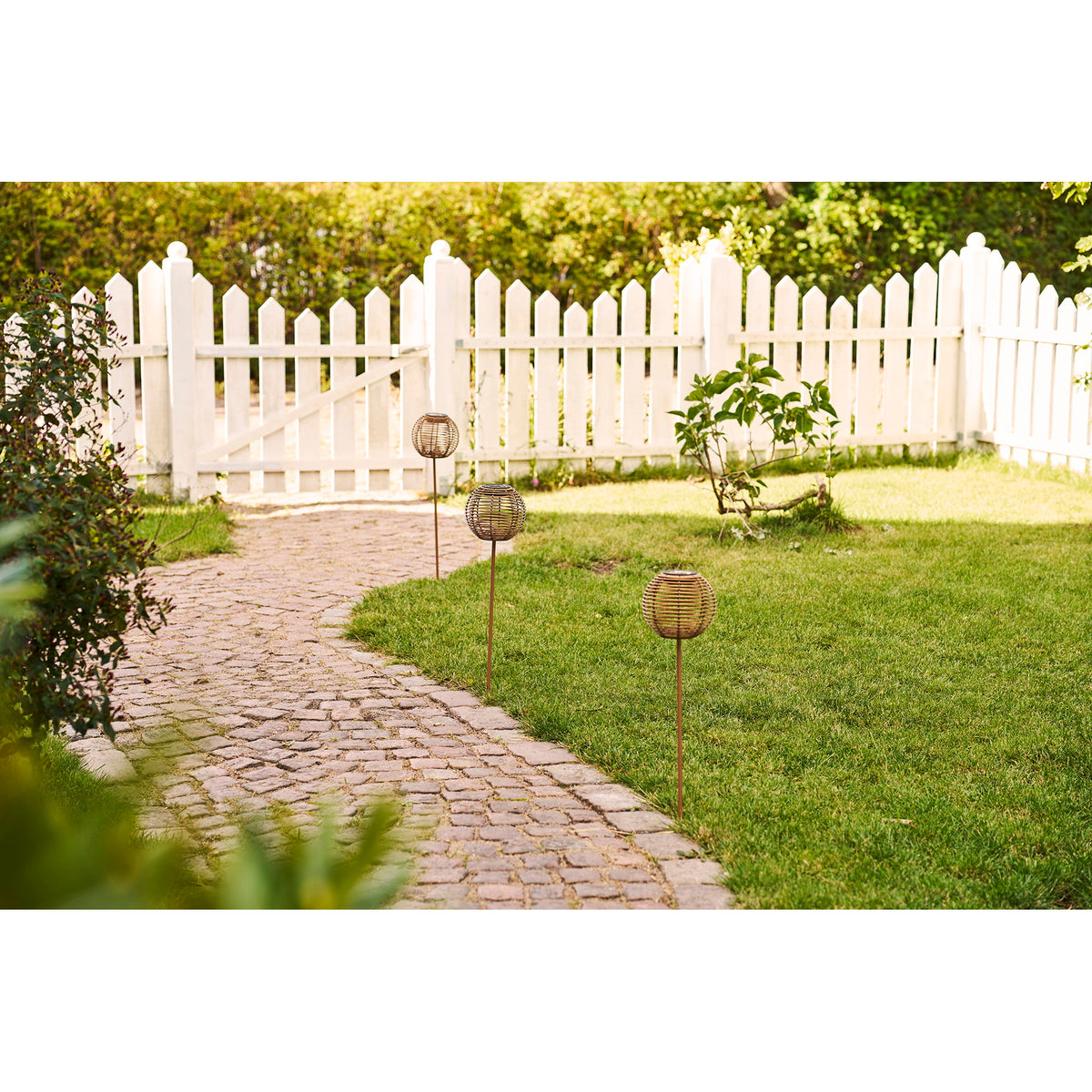 Vloerlamp Carlisle – metaal en PE, naturel, 17x17x70,5 cm