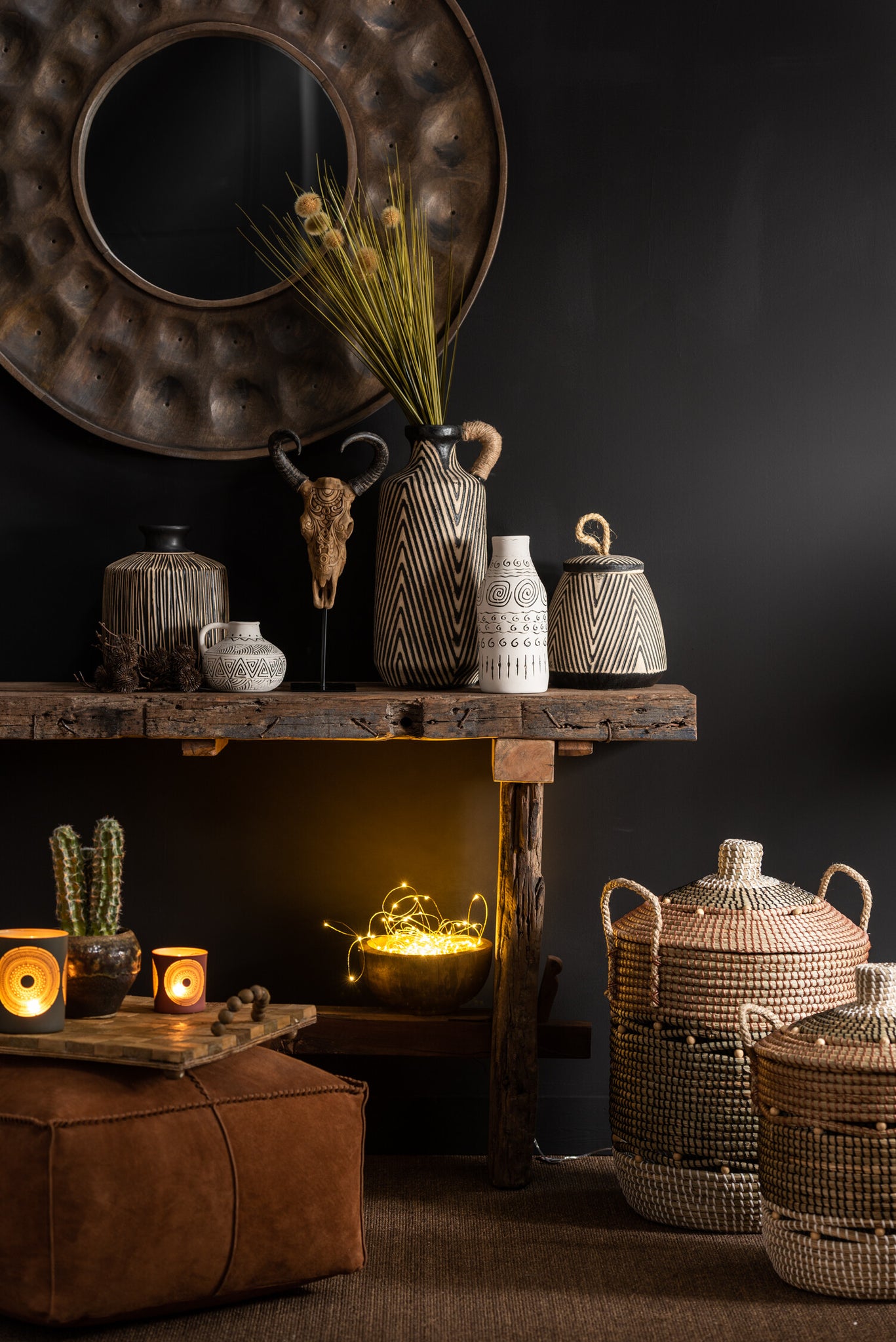 Konsole aus rauem, recyceltem Holz, braun