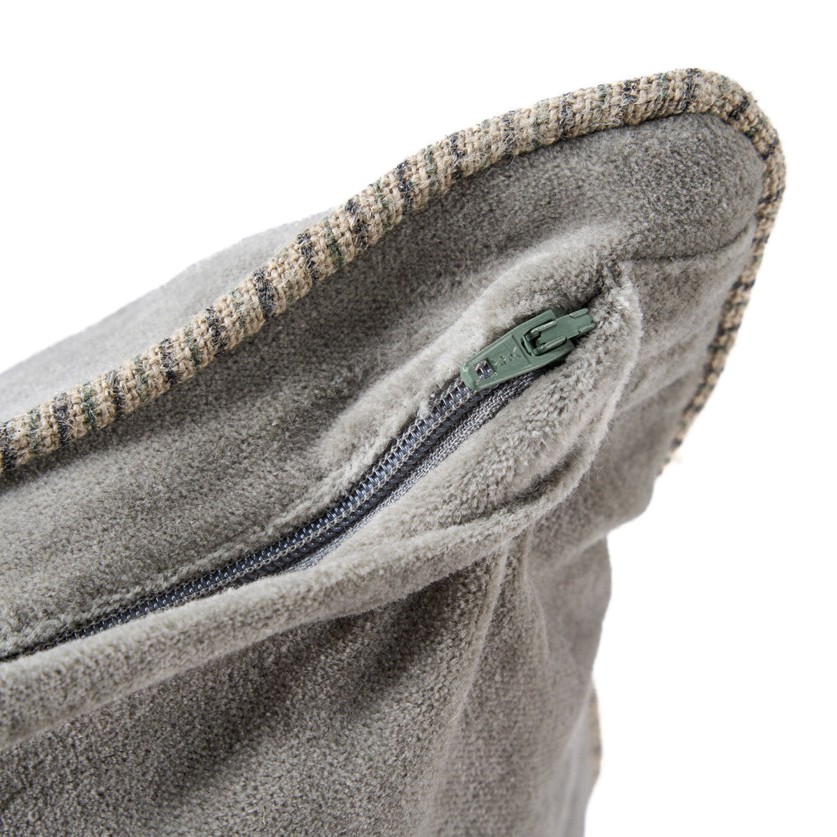 Der Samtkissenbezug Velvet Crush – Grau – 50x50