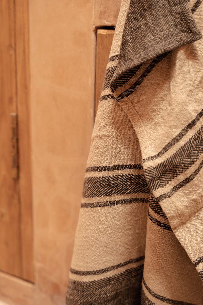 De Linen Smudge Keukendoek - Natural Black - 50x70