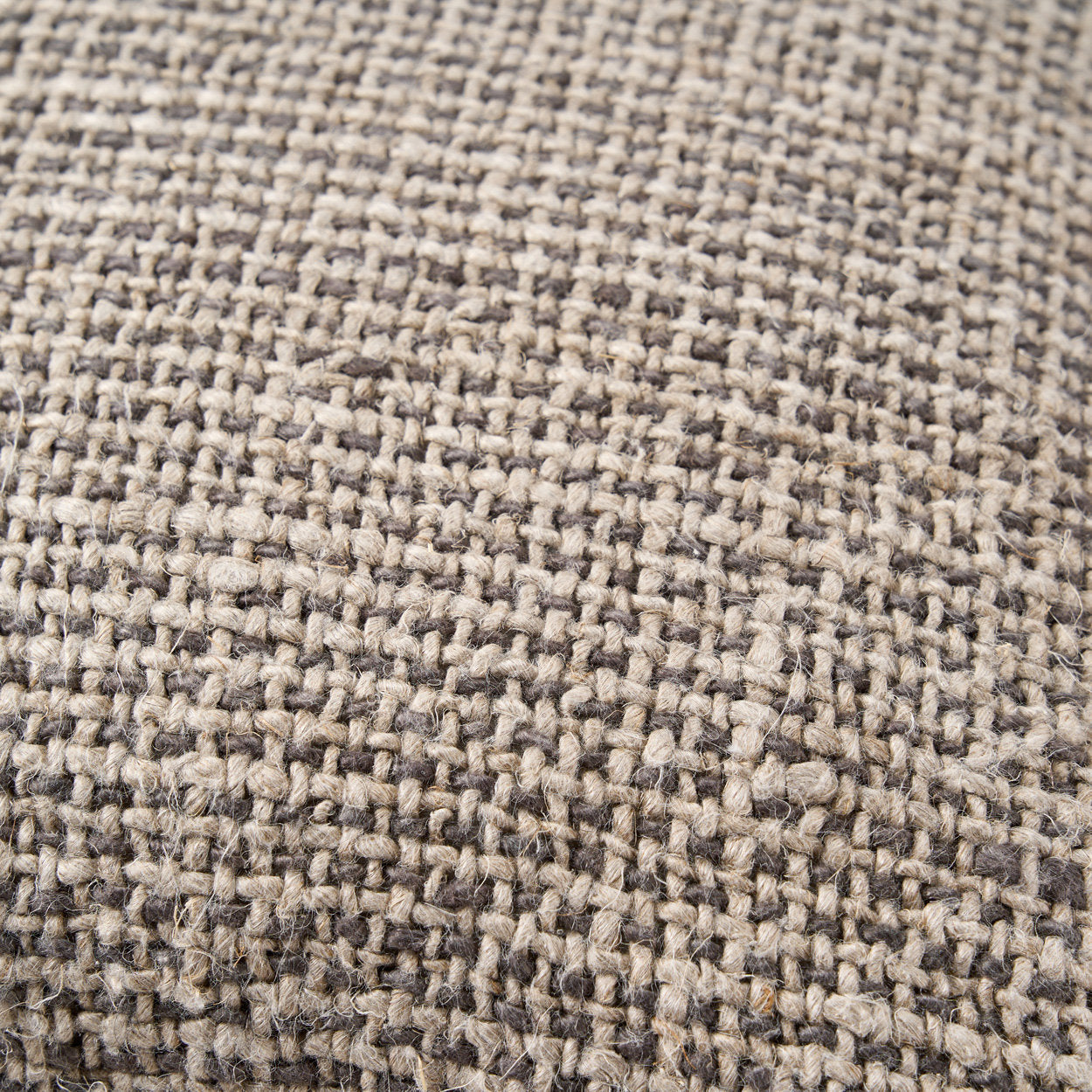 Der Leinen-Kissenbezug „Grain“ – Natur-Schwarz