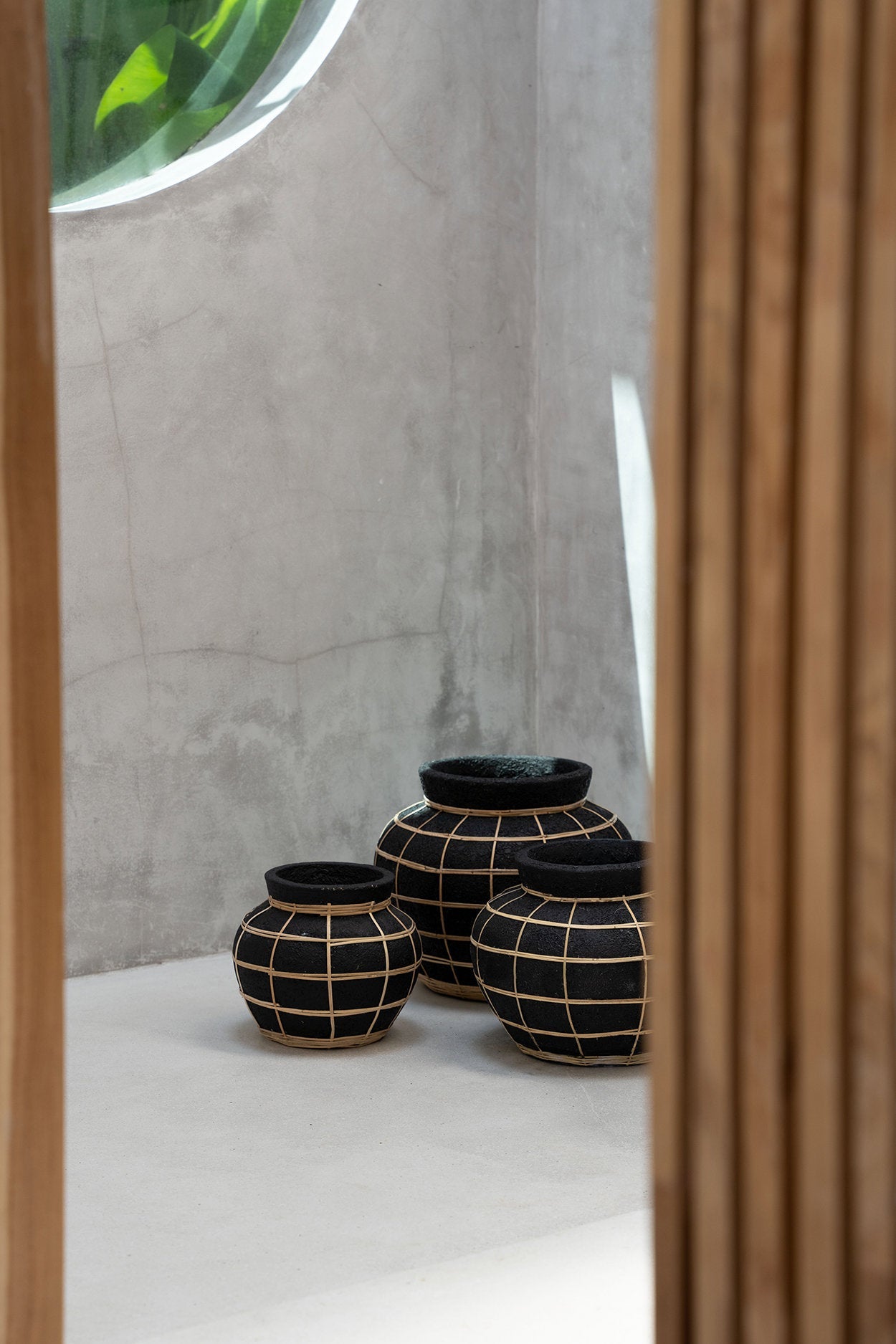 Die Belly Vase - Schwarz Natur - M