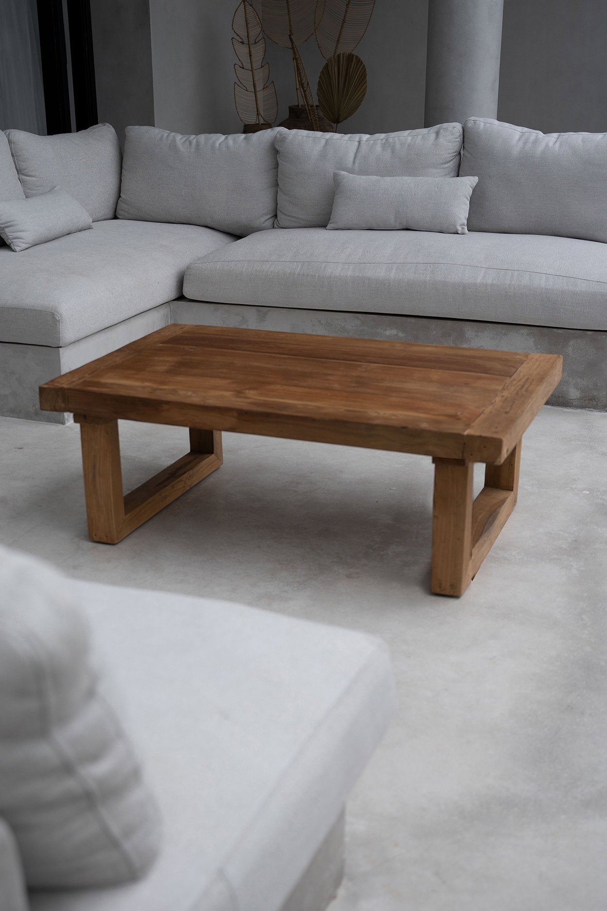 Der Couchtisch aus wiederverwertetem Teakholz - Natur