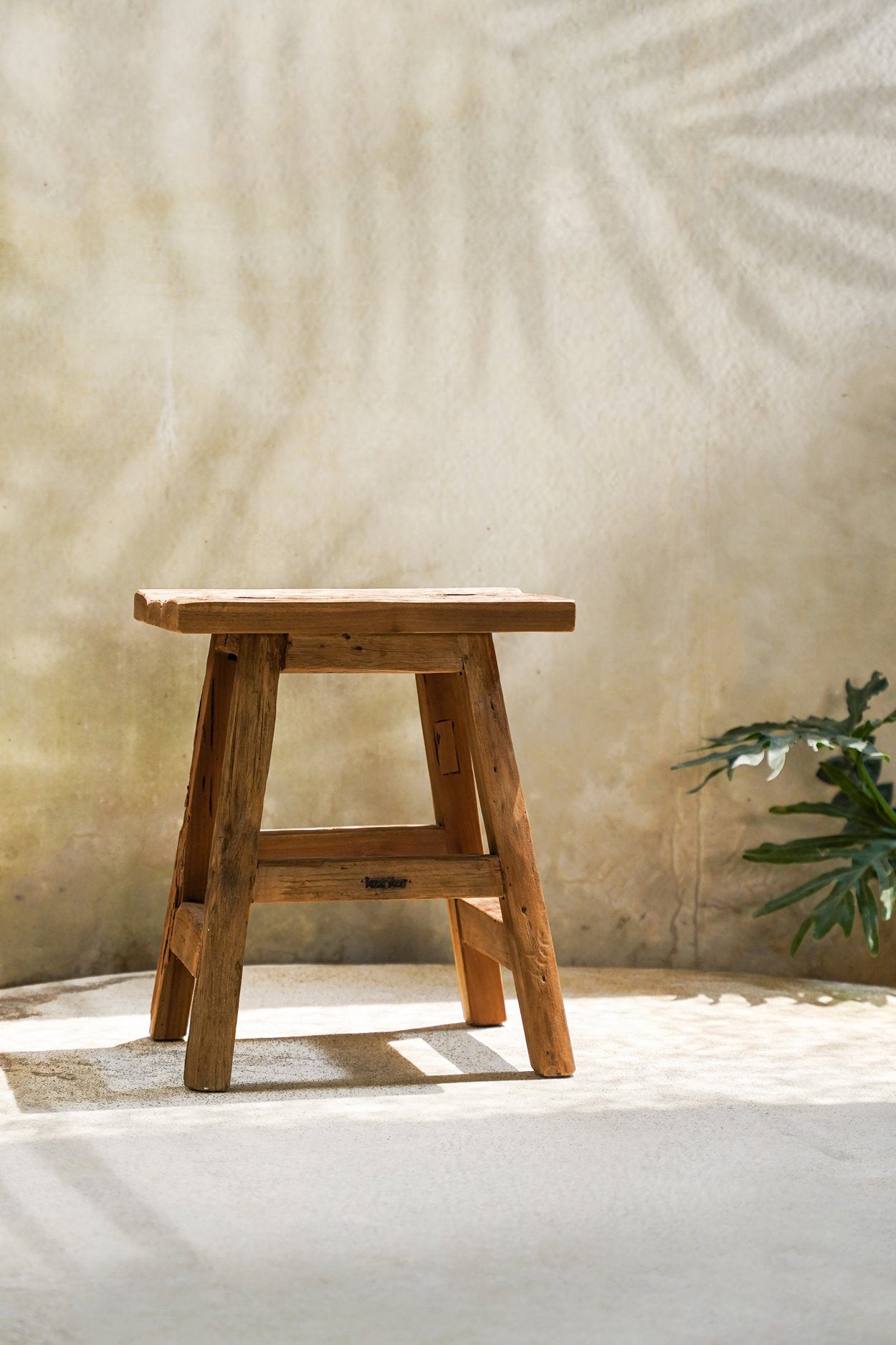Kruk Yoke – gerecycled teakhout, naturel, 30x40x46 cm