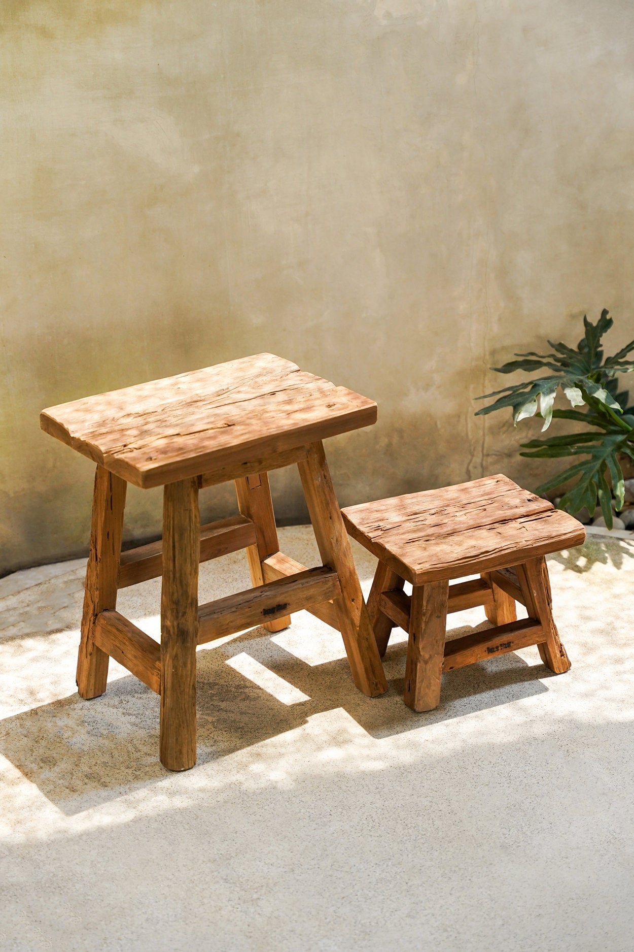 Kruk Yoke – gerecycled teakhout, naturel, 30x40x46 cm