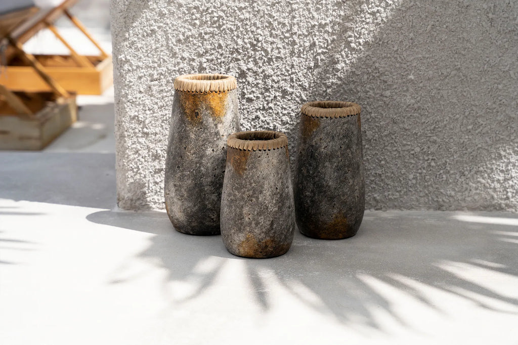 Die hinterhältige Vase - Antikgrau - L