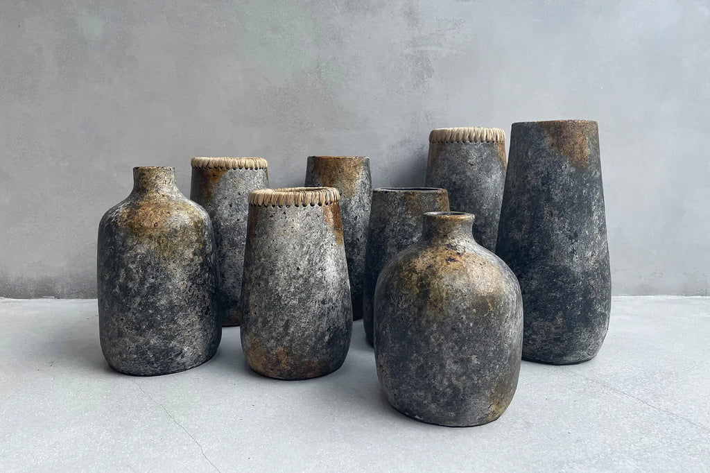 Die hinterhältige Vase - Antikgrau - L