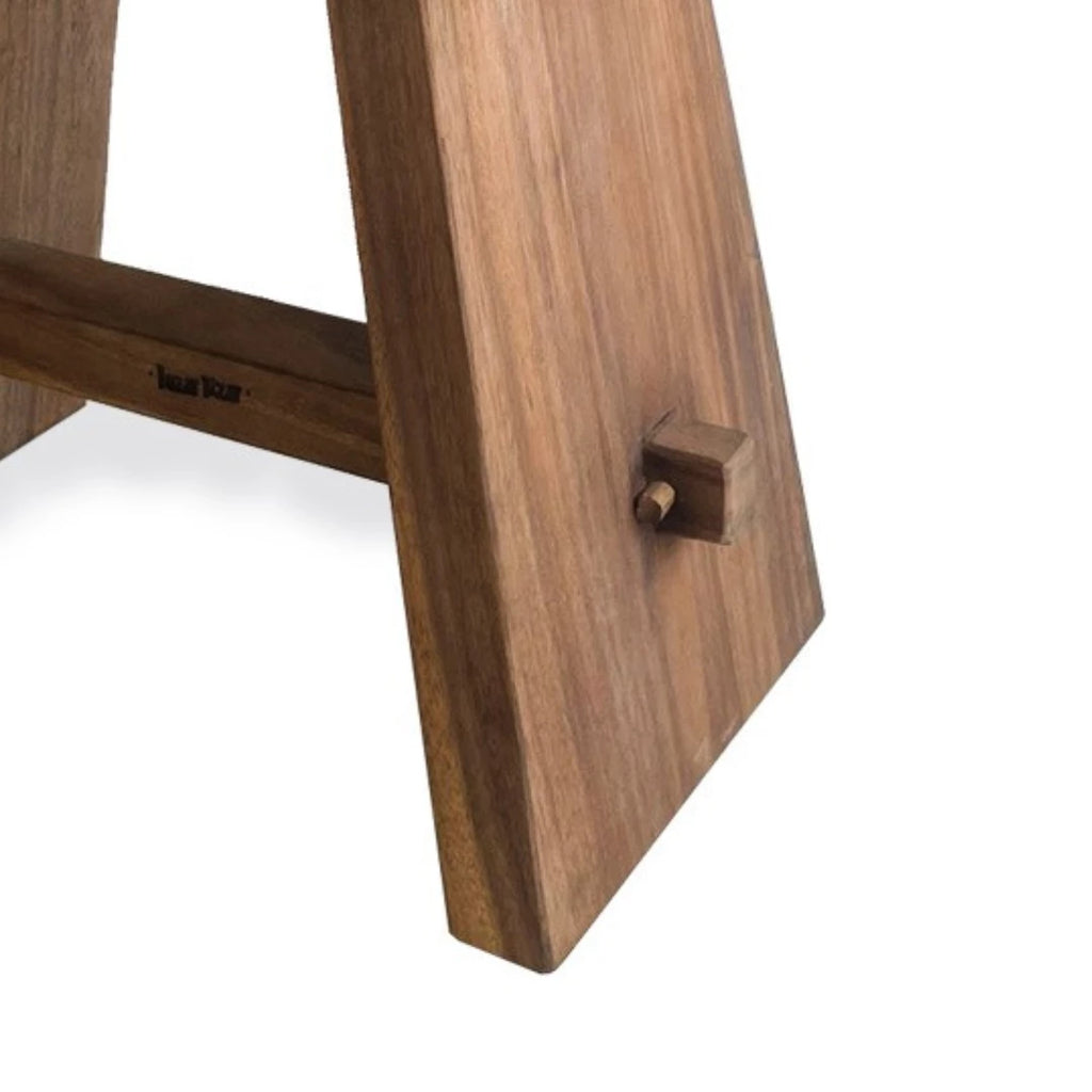 Der Suar Hocker mit Leder - Naturschwarz
