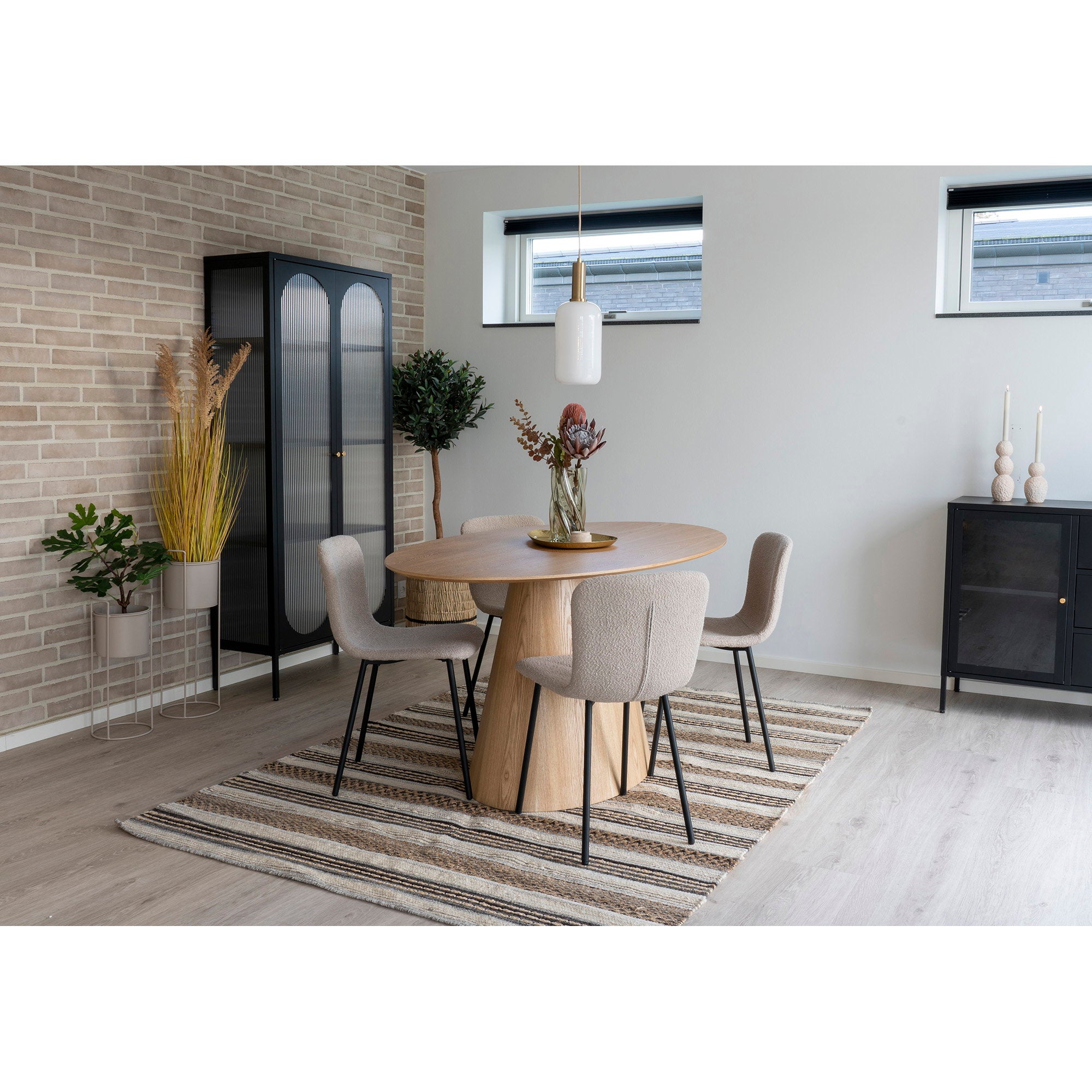 HALDEN DINING CHAIR BOUCLÉ BEIGE | ZWARTE POTEN (SET VAN 2)