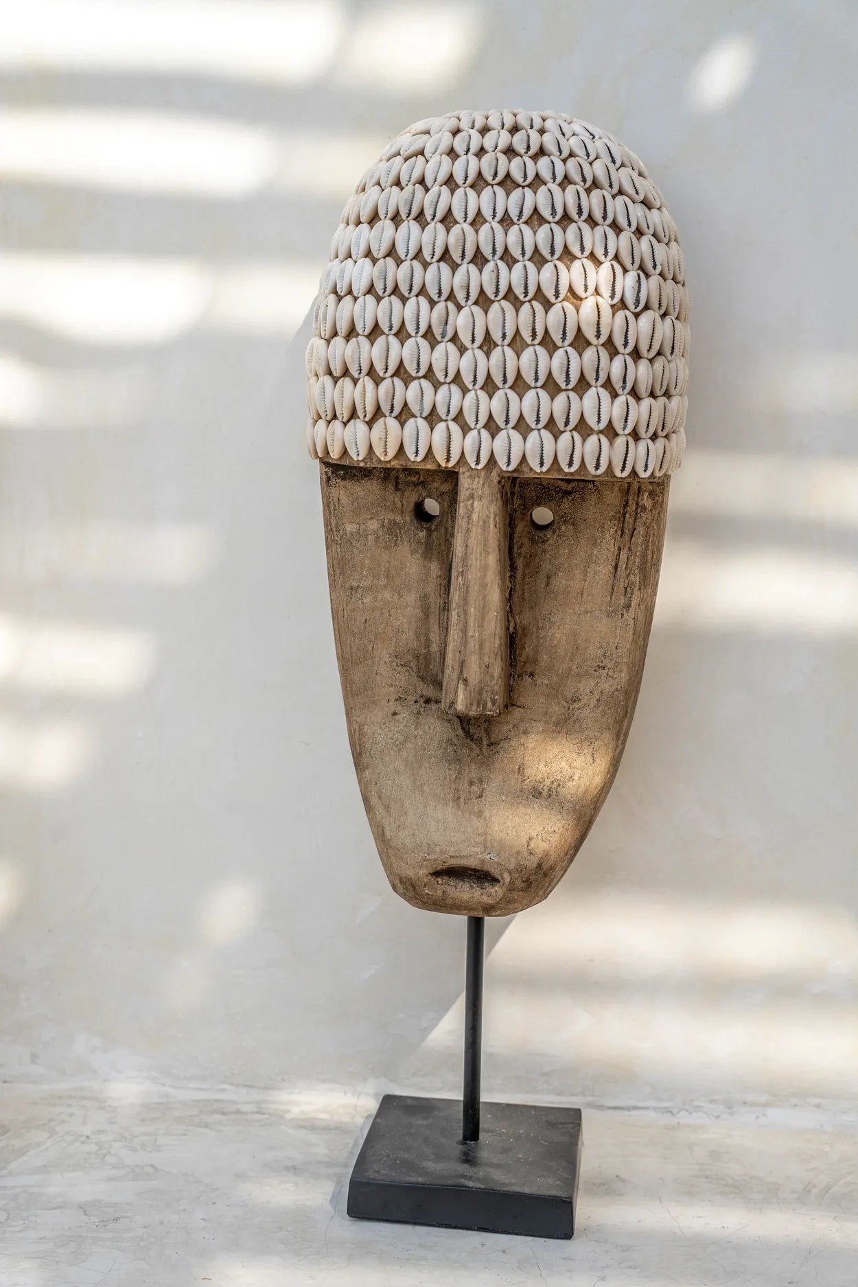 Die Kauri-Maske auf Ständer - Groß