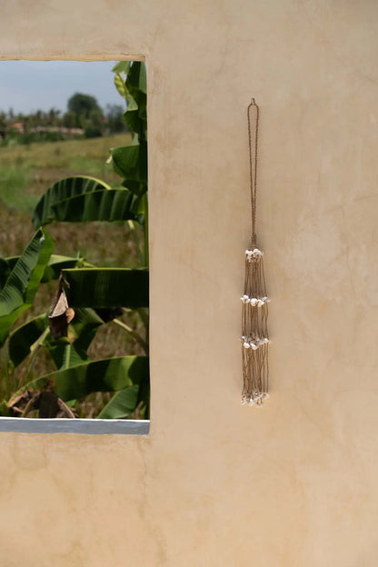 The Long Shell Tassel - White