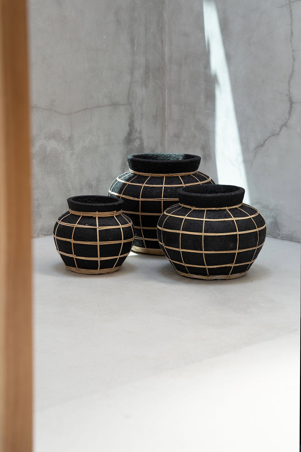 Die Belly Vase - Schwarz Natur - L