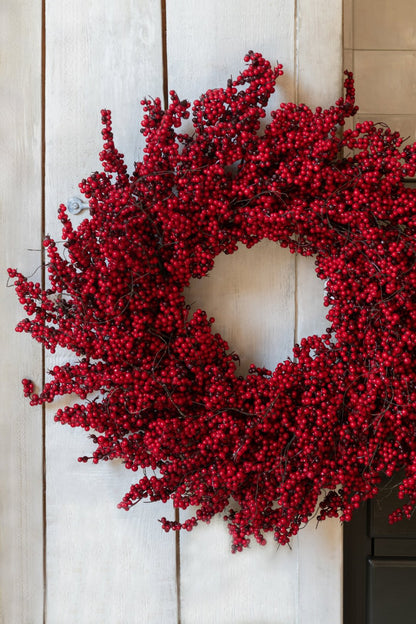 Kerstkrans met bessen – schuim en rotan, kerstrood, Ø80 cm