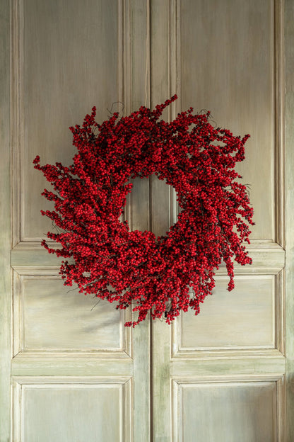 Kerstkrans met bessen – schuim en rotan, kerstrood, Ø80 cm