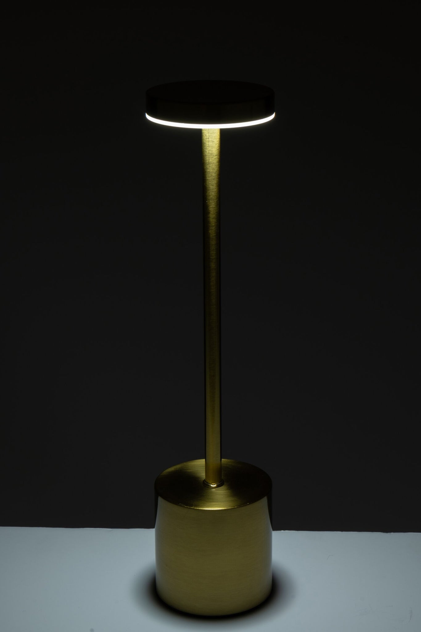 Tafellamp Matel – kunststof, goud, 8x8x33,5 cm