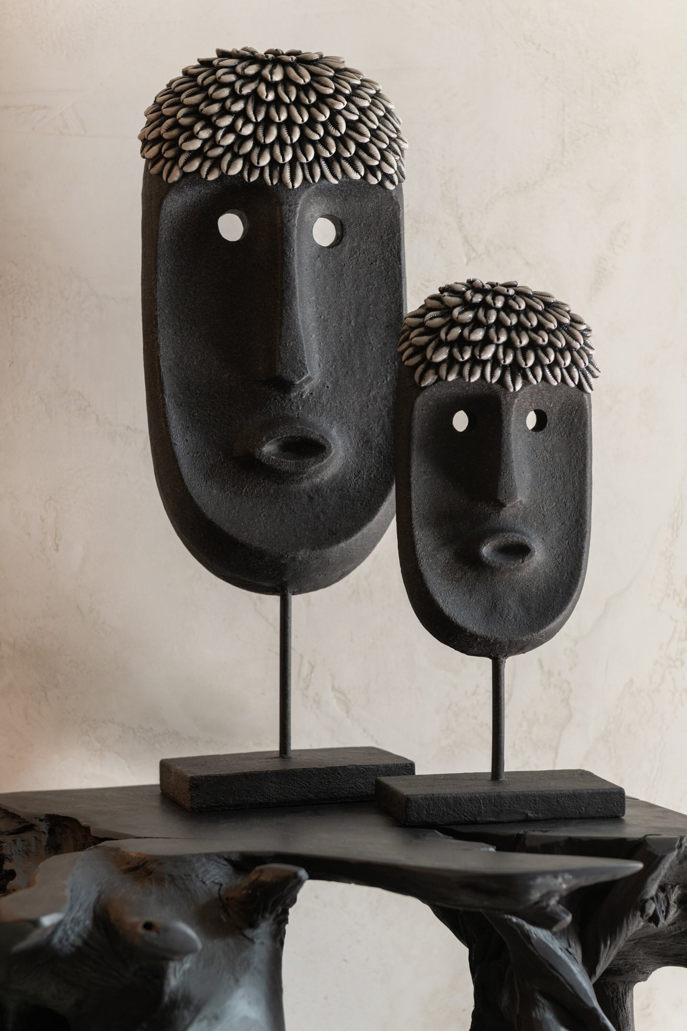 Face Stand Ethnic Stone/Resin Black Small