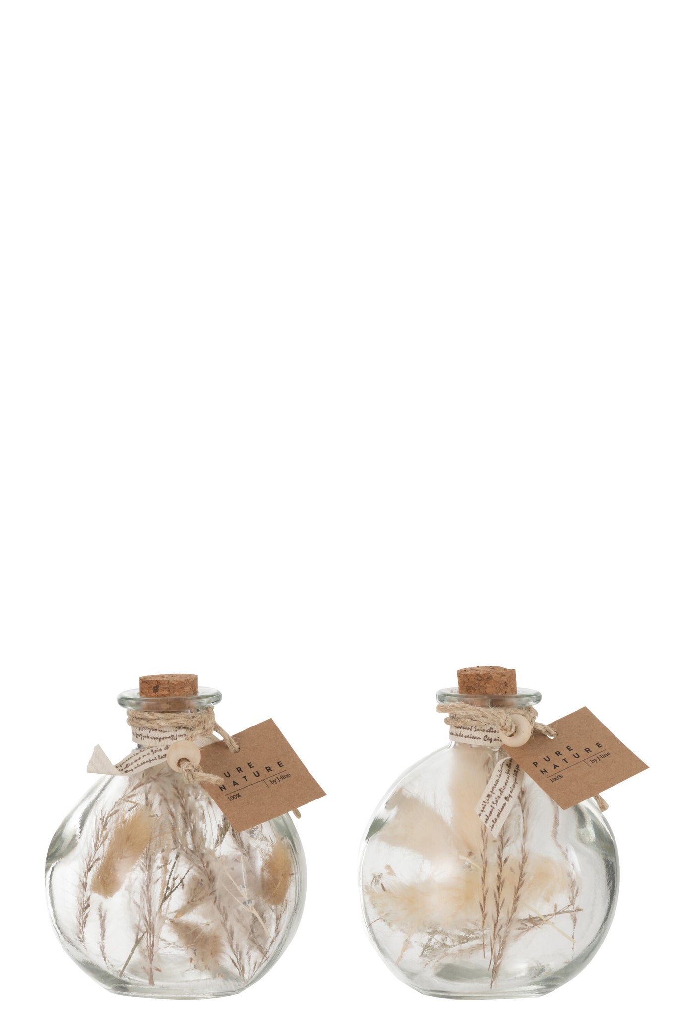 Flessen met droogbloemen in interieur styling