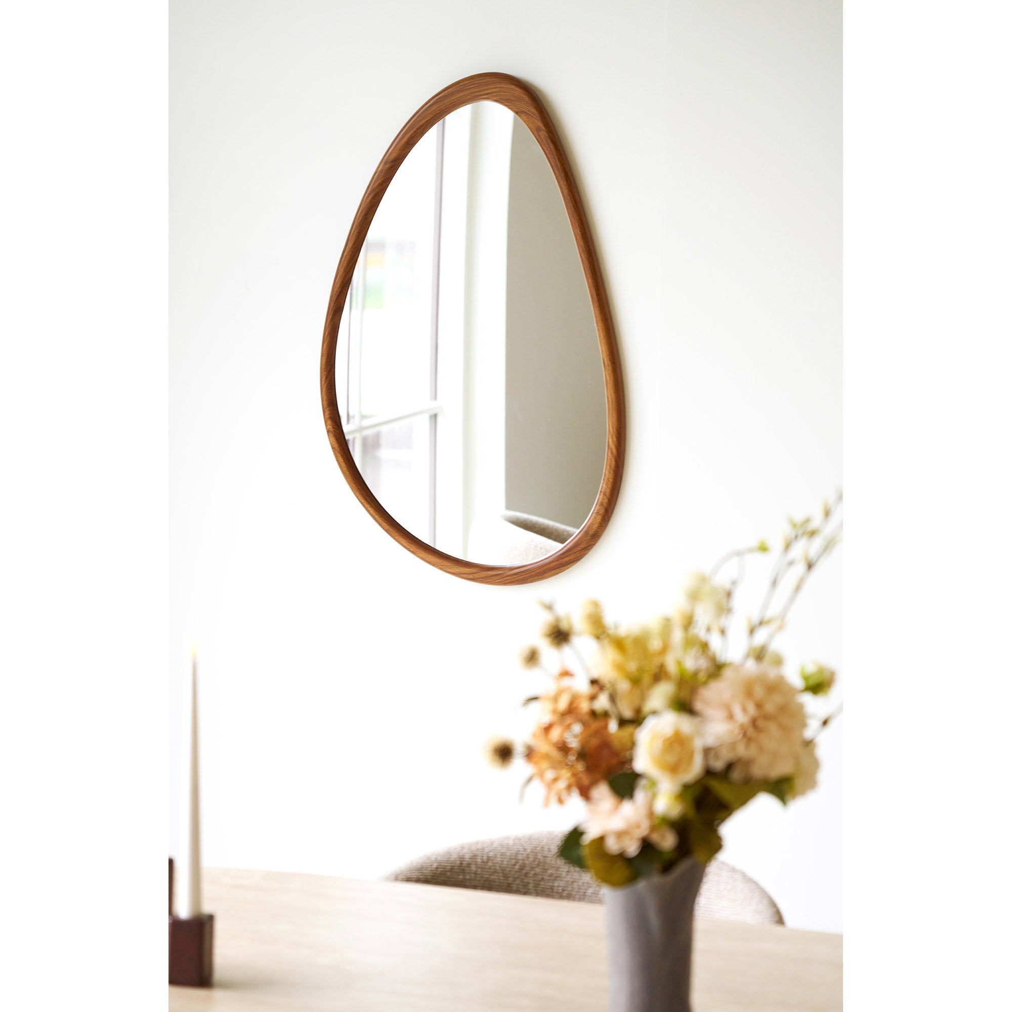 Luxon Mirror – Spiegel, organische Form, Holzoptik, 50x80 cm