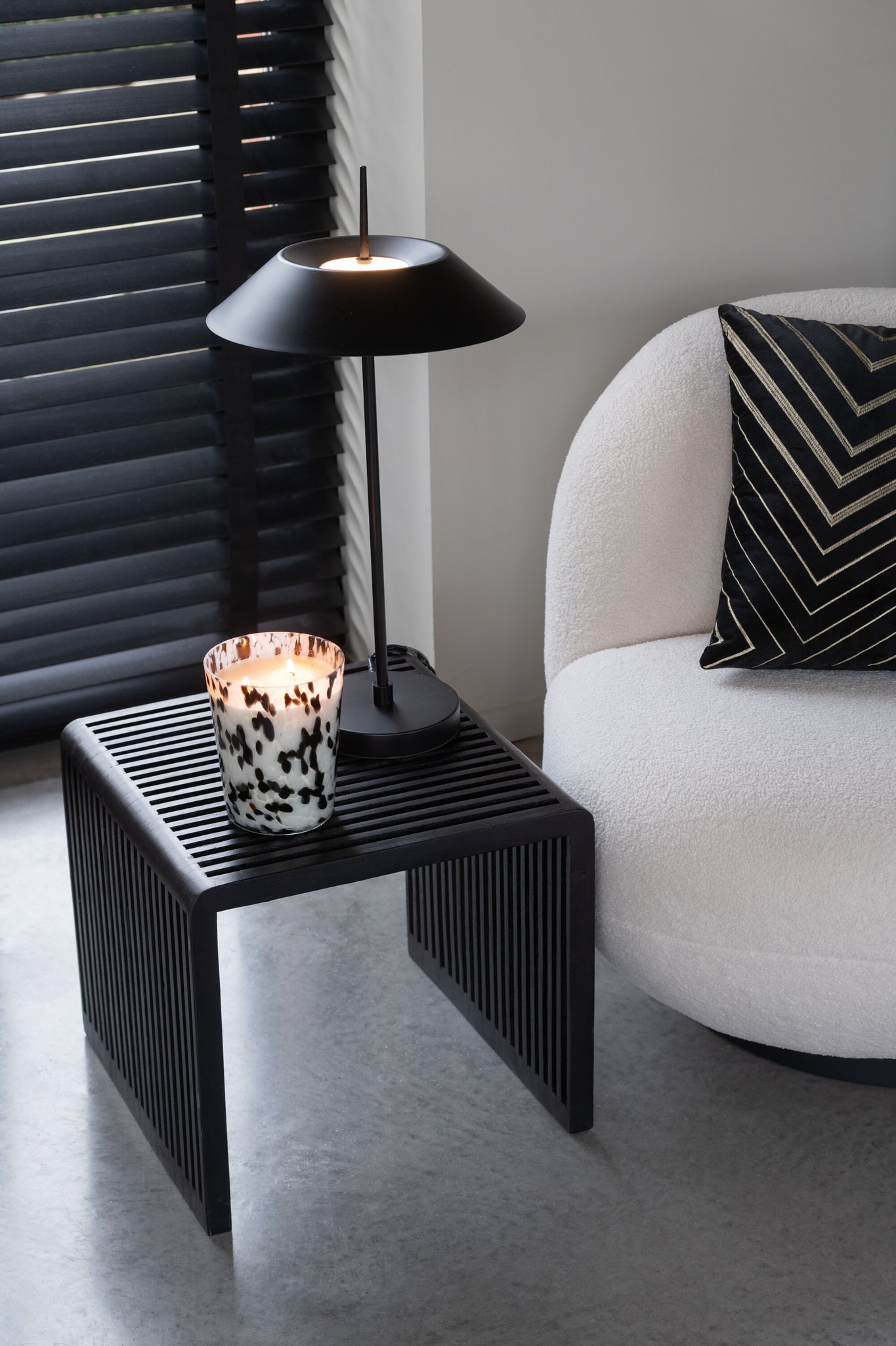 2er-Set Couchtische, kubisch, recyceltes Teakholz, schwarz