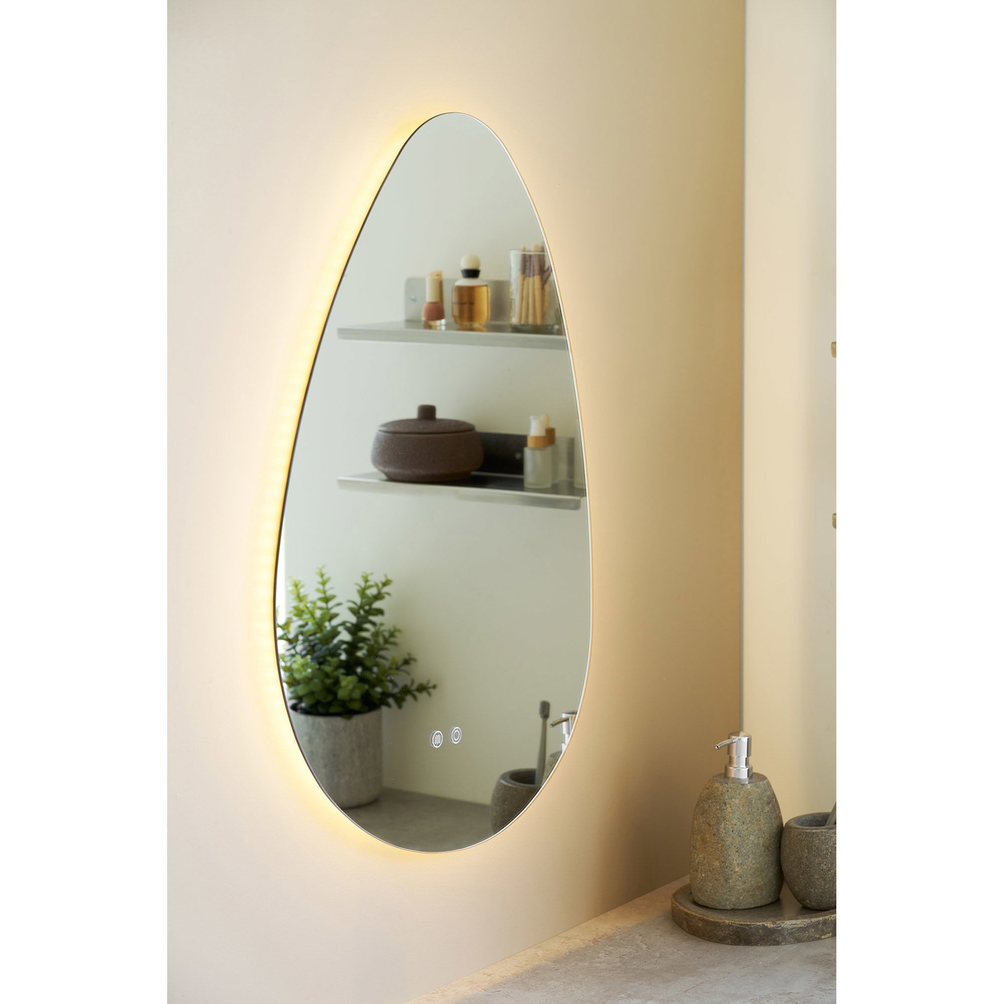 Kiama Spiegel - Spiegel mit LED, Antibeschlag und 3 Lichteinstellungen, organische Form, 58×80 cm