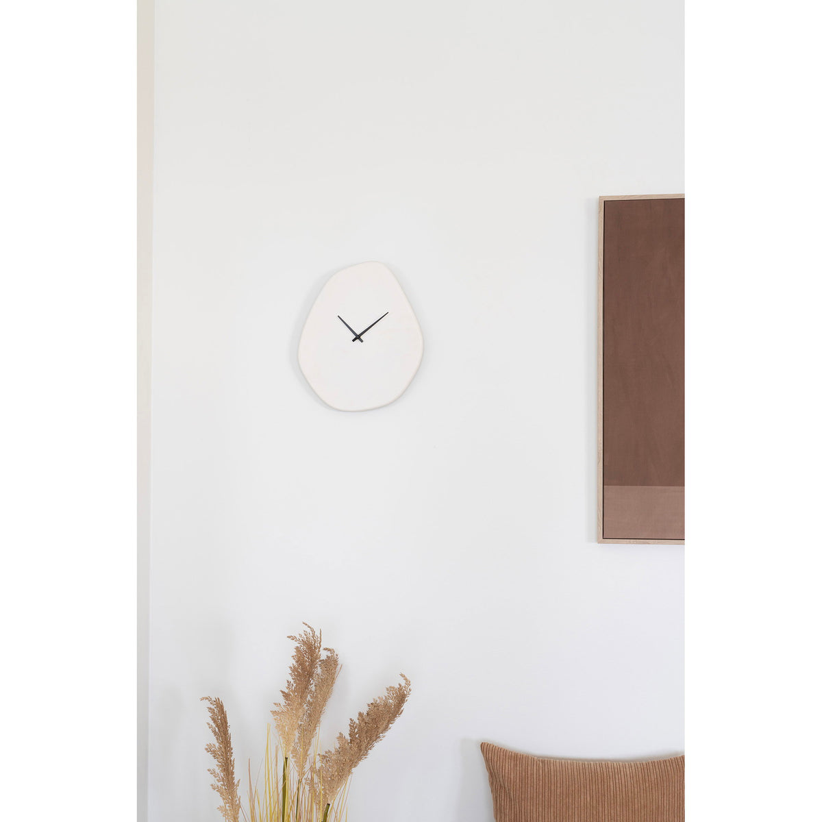 Wandklok Vienna – cement, off-white, 28x33 cm