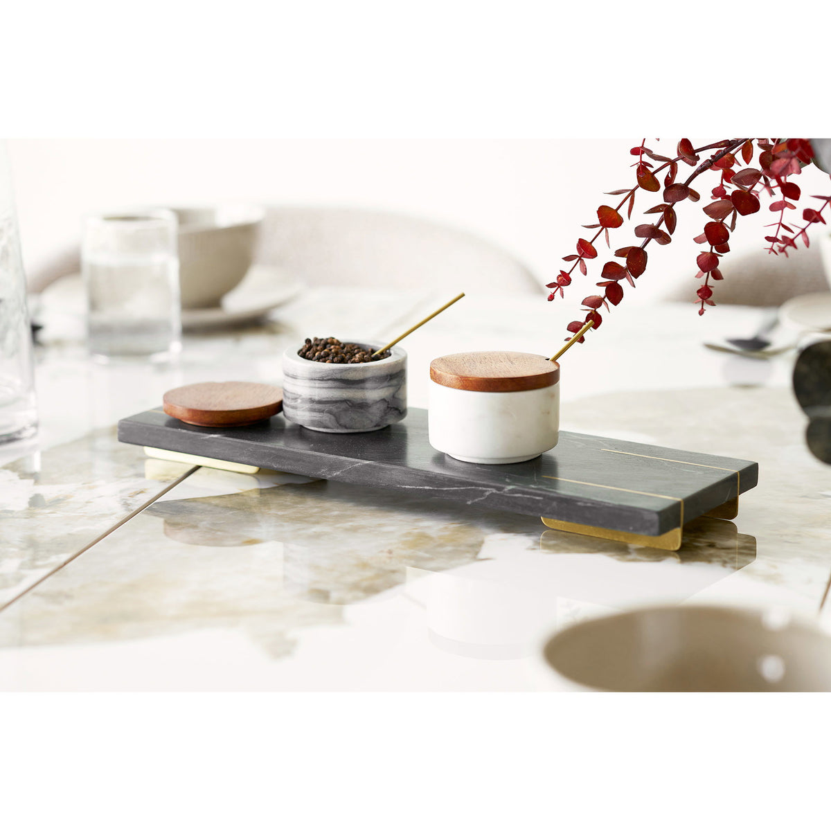 Dienblad Diu – marmer en messing, zwart met messing, 38x12,5 cm