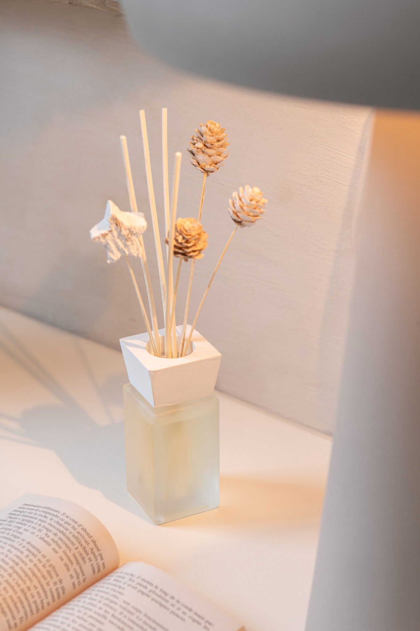 Reed Diffuser Cinnamon Dry Flower Gold Colored