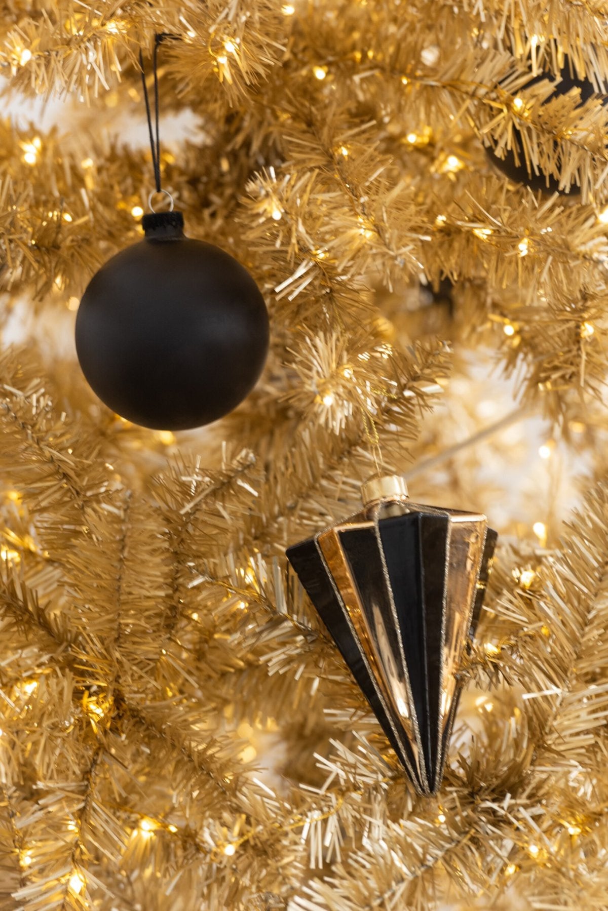 Kerstballen diamantstreep doos van 4 – glas, goud en zwart, Ø9 x 14 cm