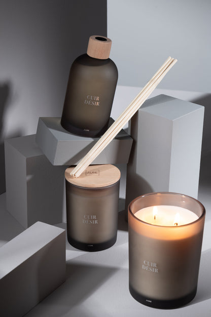 Scented Candle Accords Essentiels Cuir Desir-38H
