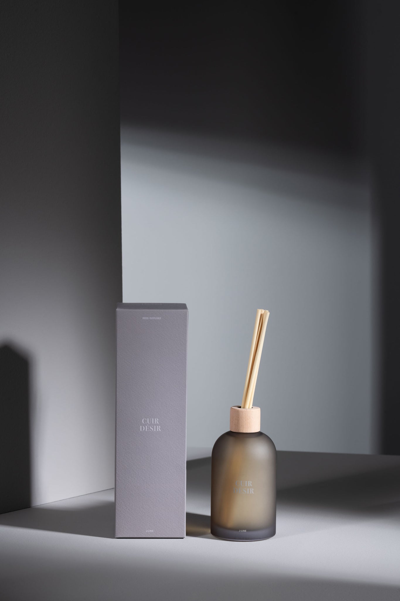 Reed Diffuser Accords Essentiels Cuir Desir-250Ml