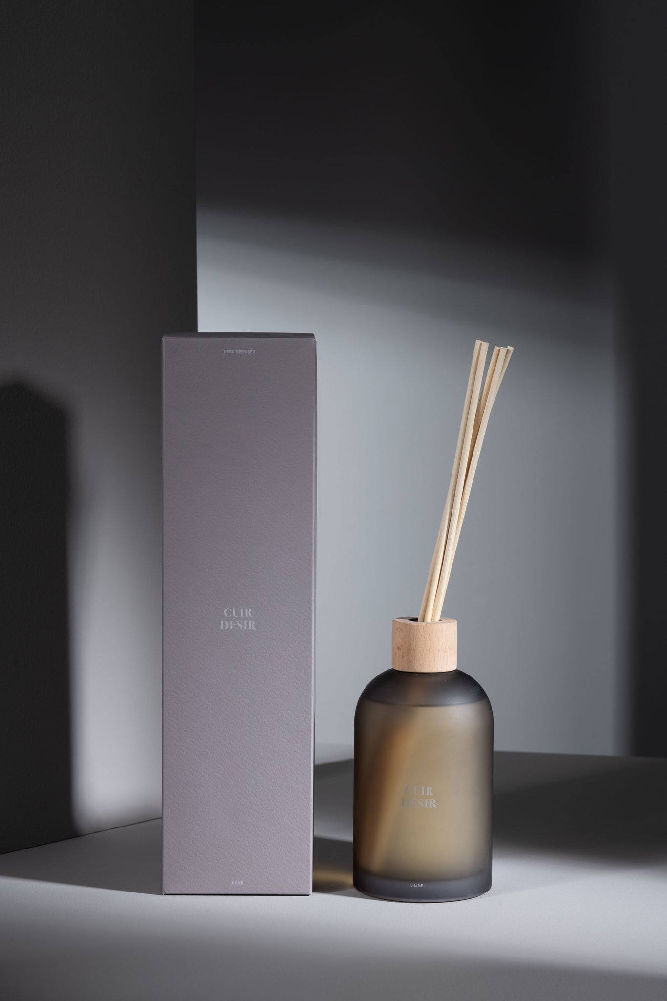 Reed Diffuser Accords Essentiels Cuir Desir-550Ml