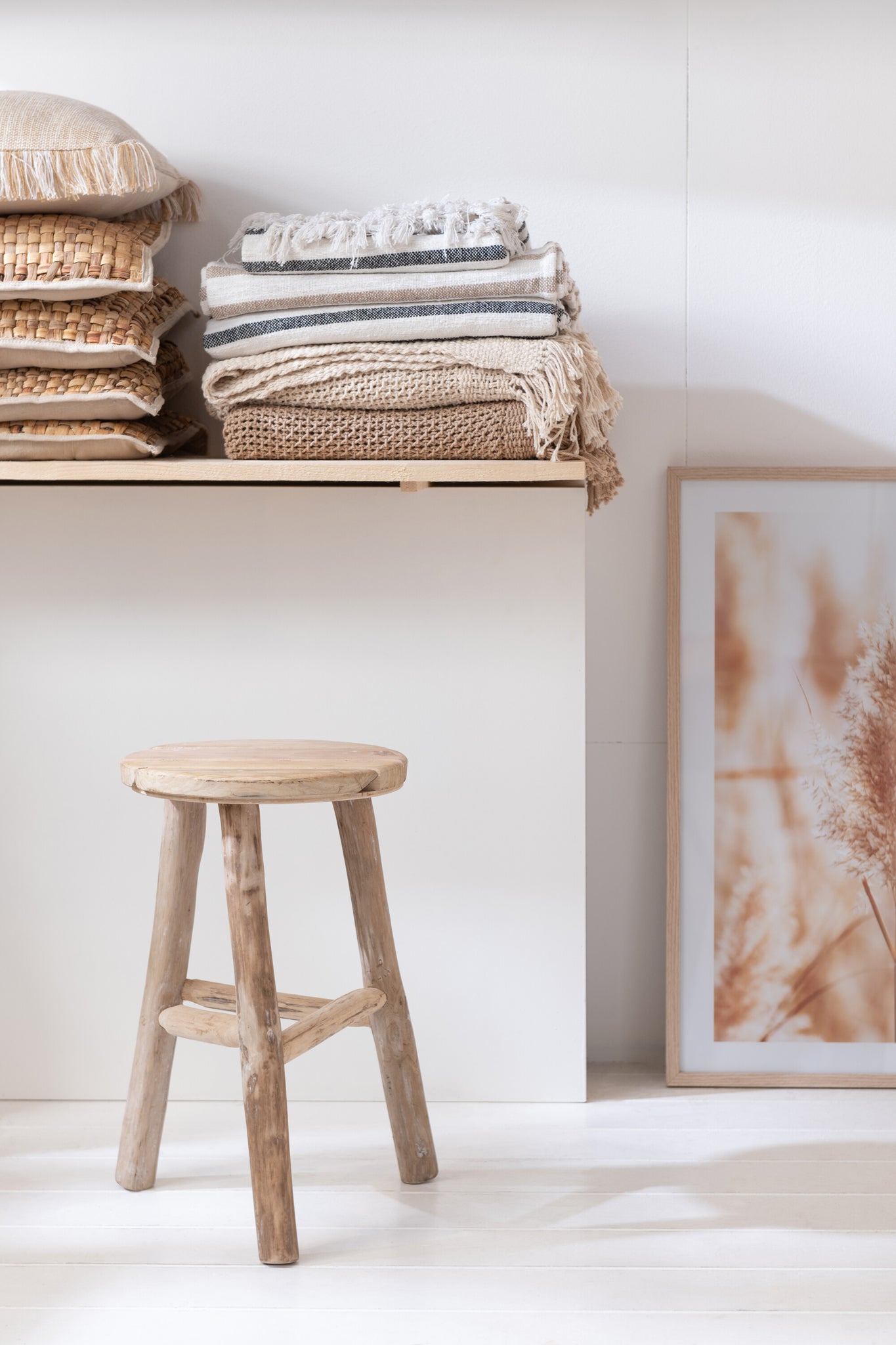 Stool Round Wood White Wash M
