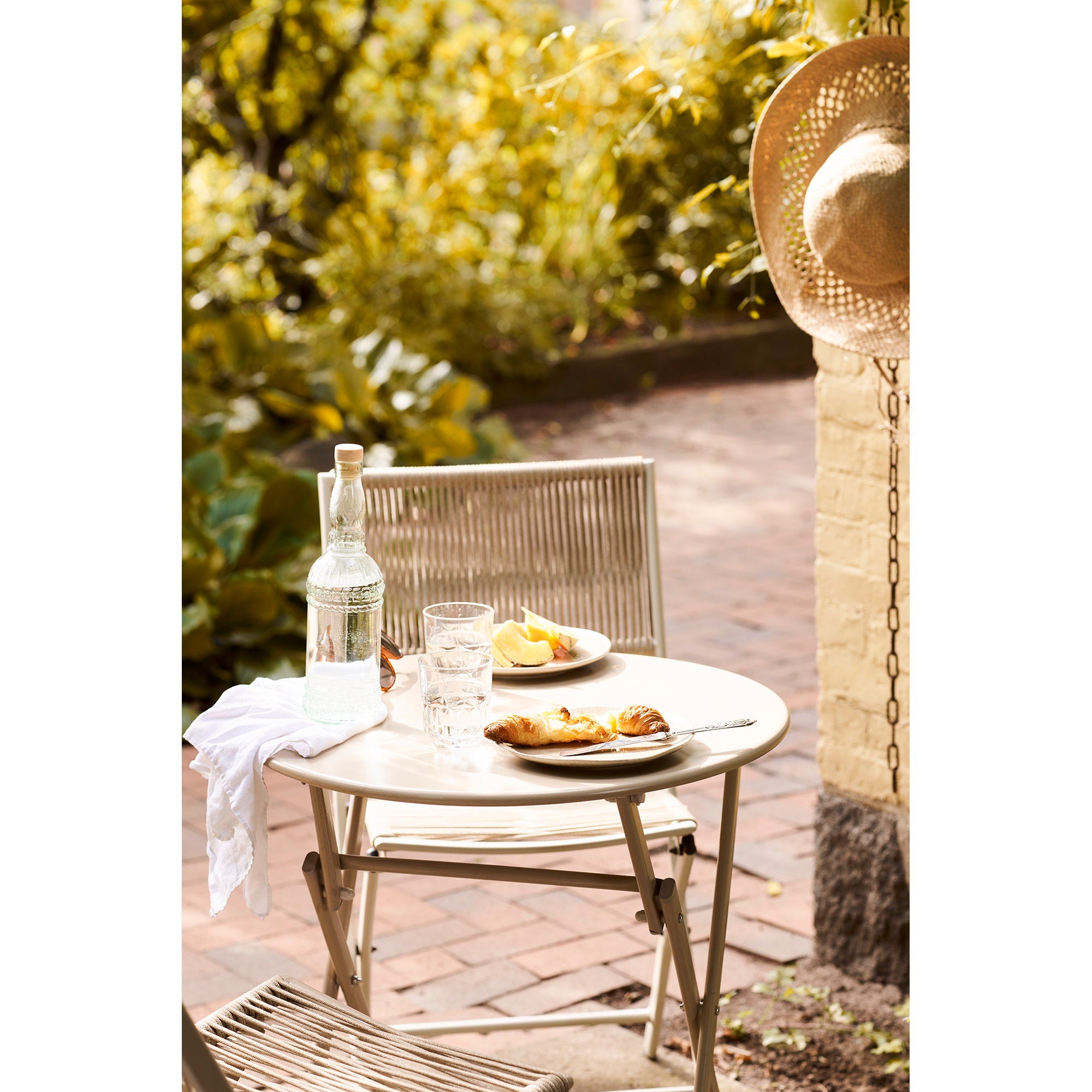 Arcas bistro set van rope en staal in taupe met 2 stoelen en tafel