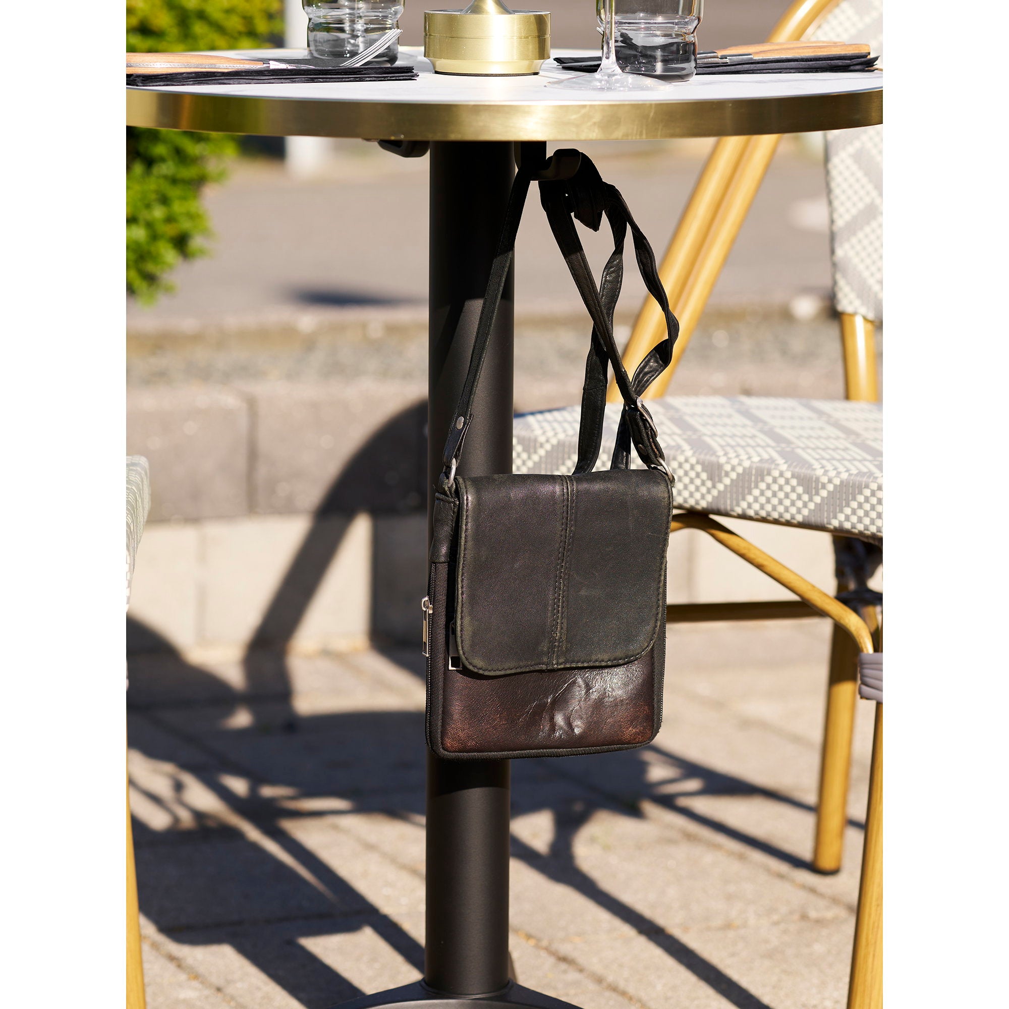 Bistrotisch - Bistrotisch, Marmoroptik, weiß mit goldenem Rand, schwarze Beine, Aluminium ø60x73 cm