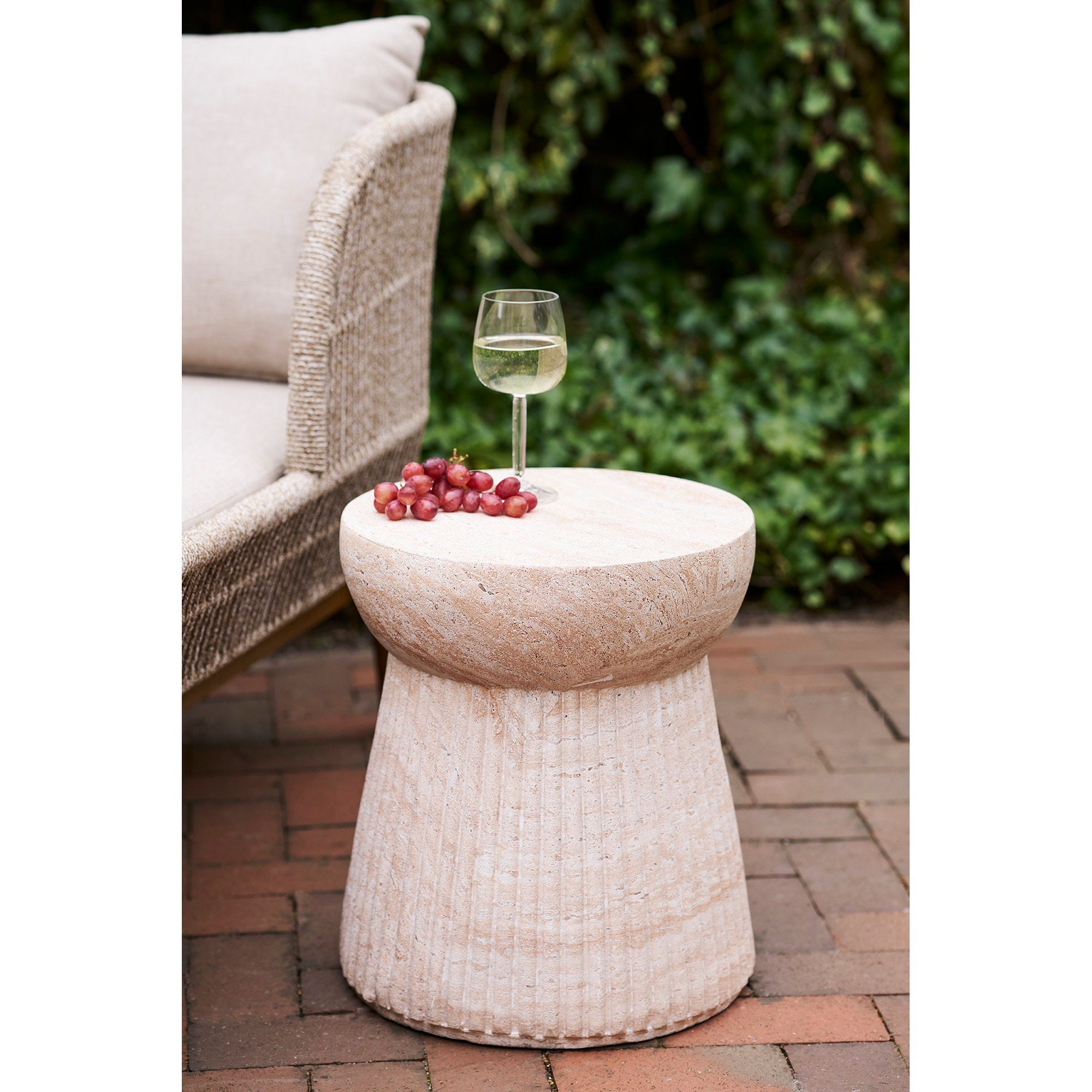 Bonn Side Table - Side table, fiberclay  with fluted structure, natural ø37x43 cm