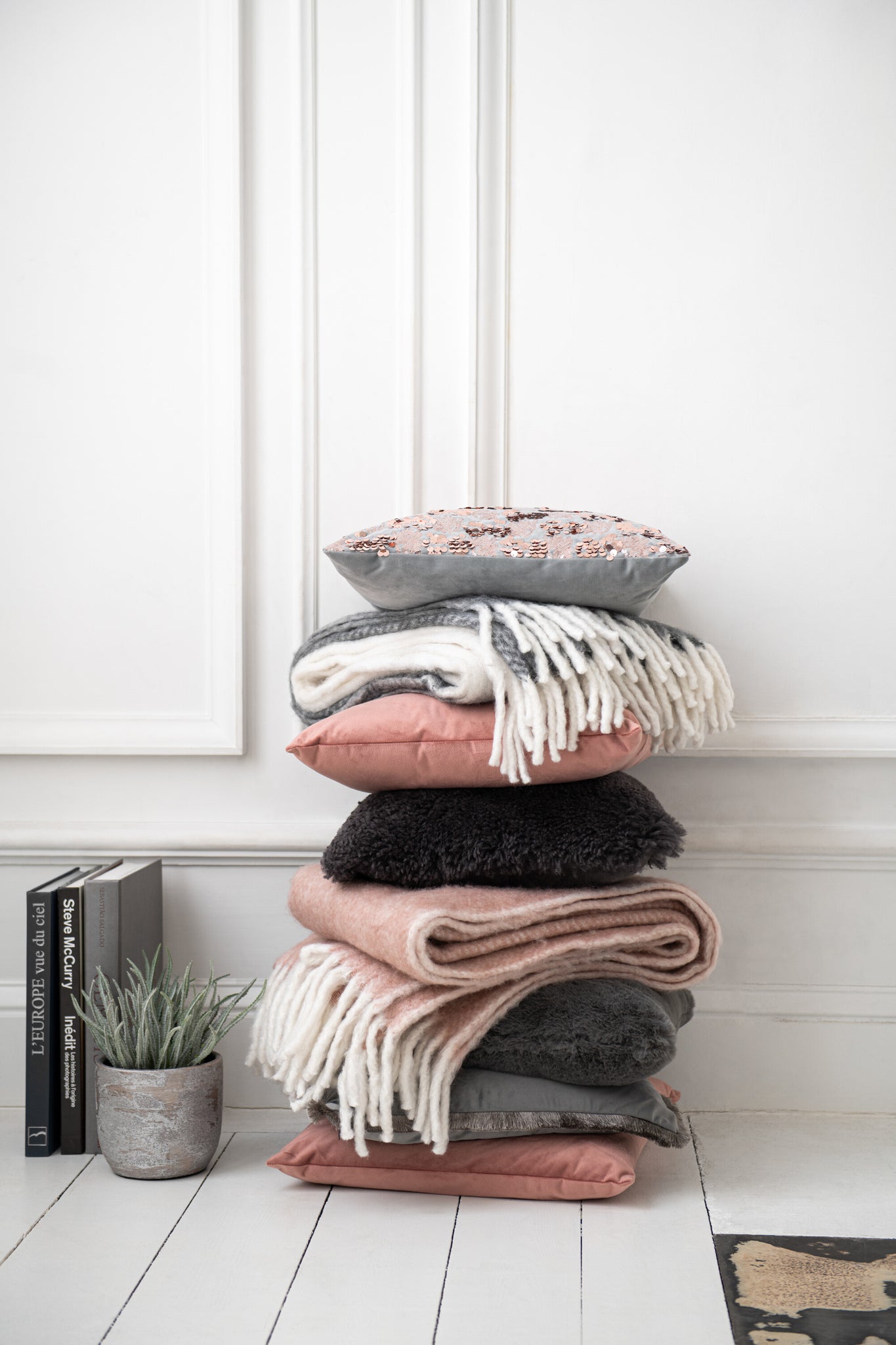 Cushion Cutie Polyester Dark Grey