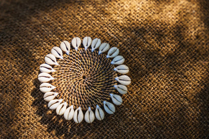 Kolonialer Muscheluntersetzer – Naturbraun