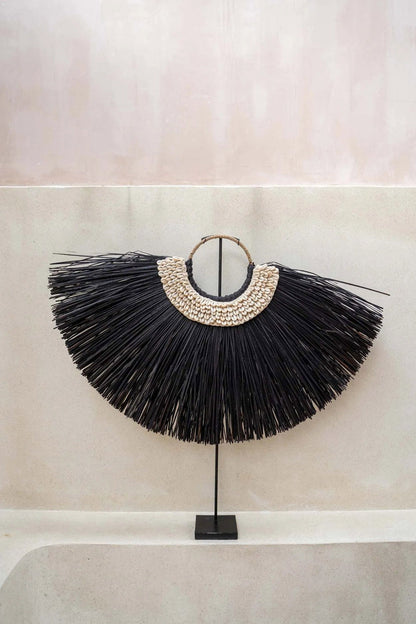 Decoratieobject Alang Cowrie – gras en schelp, 80x10x65 cm